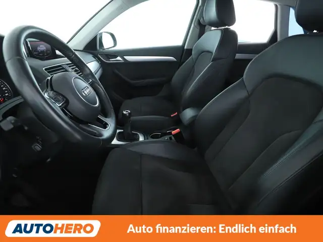 Audi Q3 view 10