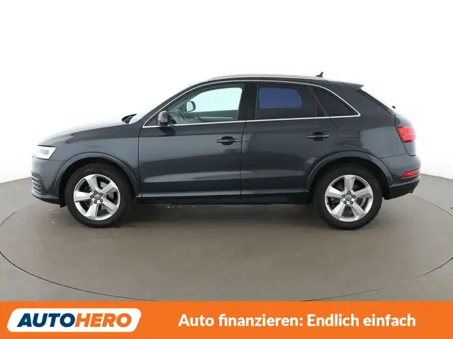 Audi Q3 view 3