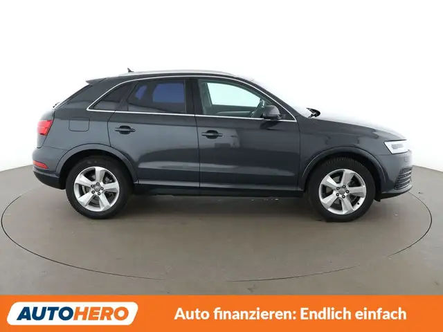 Audi Q3 view 7