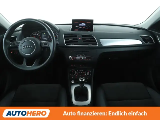 Audi Q3 view 12