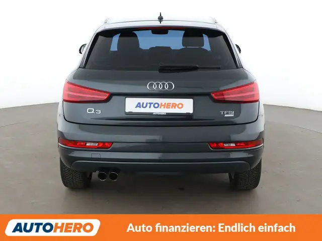 Audi Q3 view 5