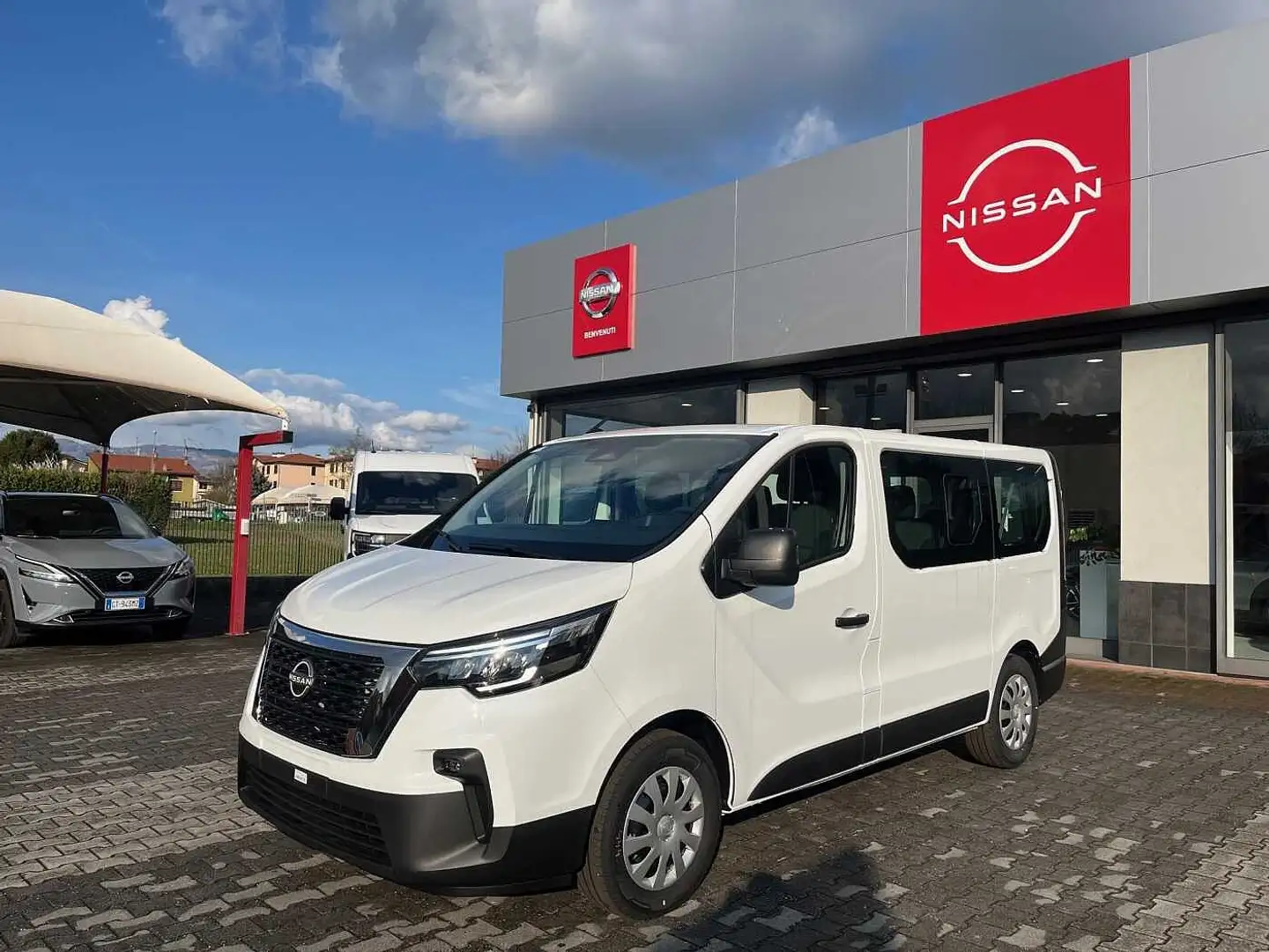 Nissan Primastar 2.0 dCi 150CV  Bus Acenta Business Biały - 1