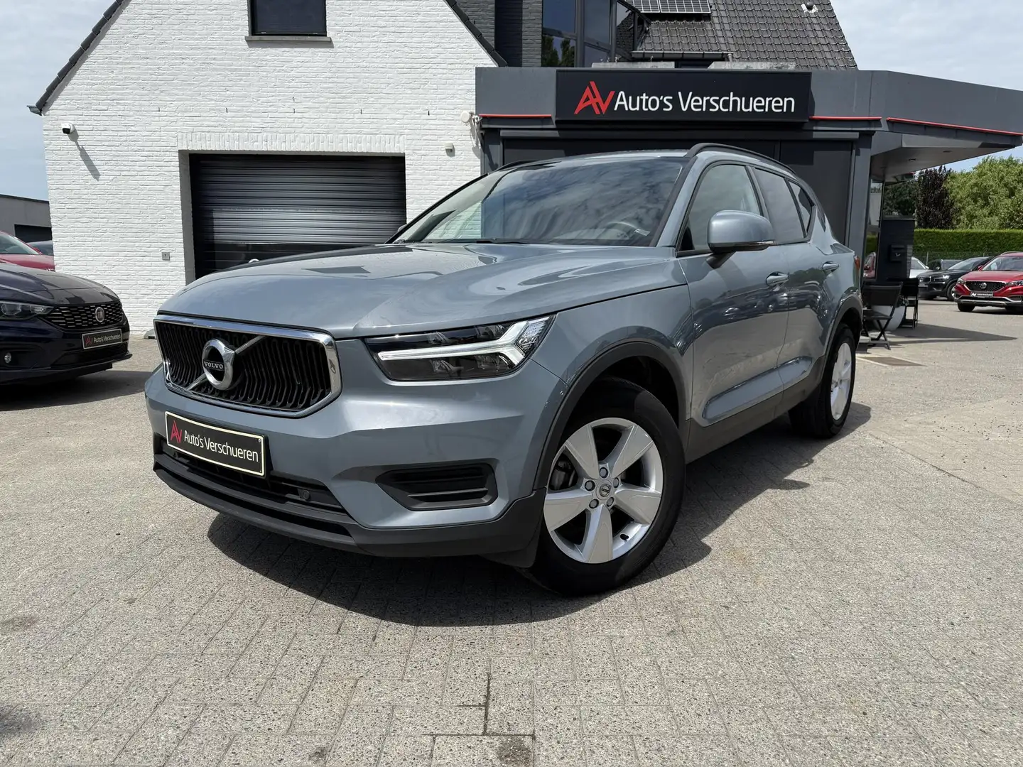 Volvo XC40 T3 Momentum Core Geartronic ** Grey - 2