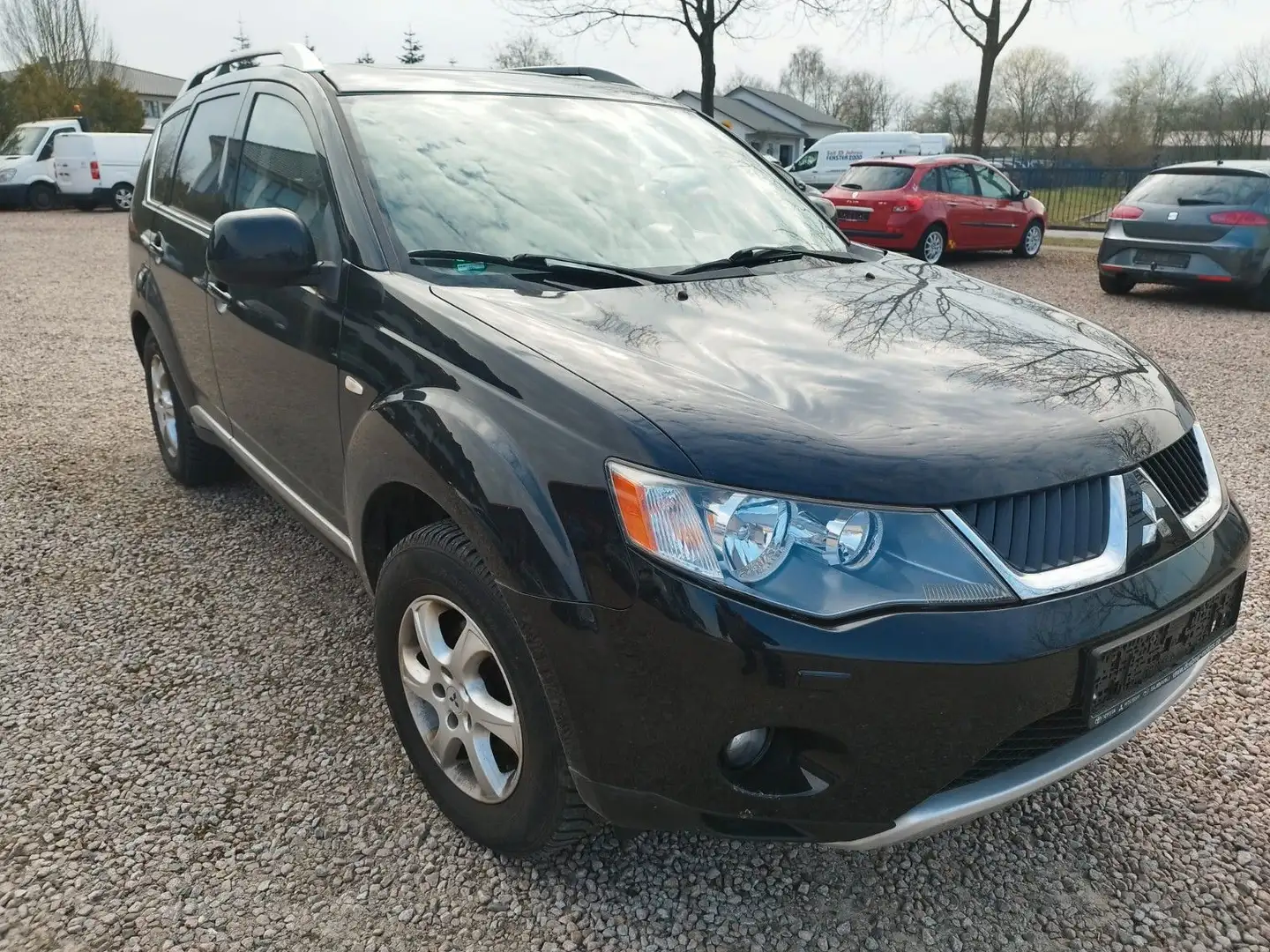 Mitsubishi Outlander 2.2 DI-D Instyle Schwarz - 2