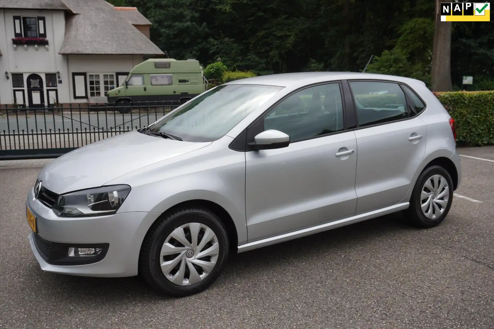 Volkswagen Polo 1.2 TSI BlueMotion Comfortline Airco Cruise Navi T Grijs - 1
