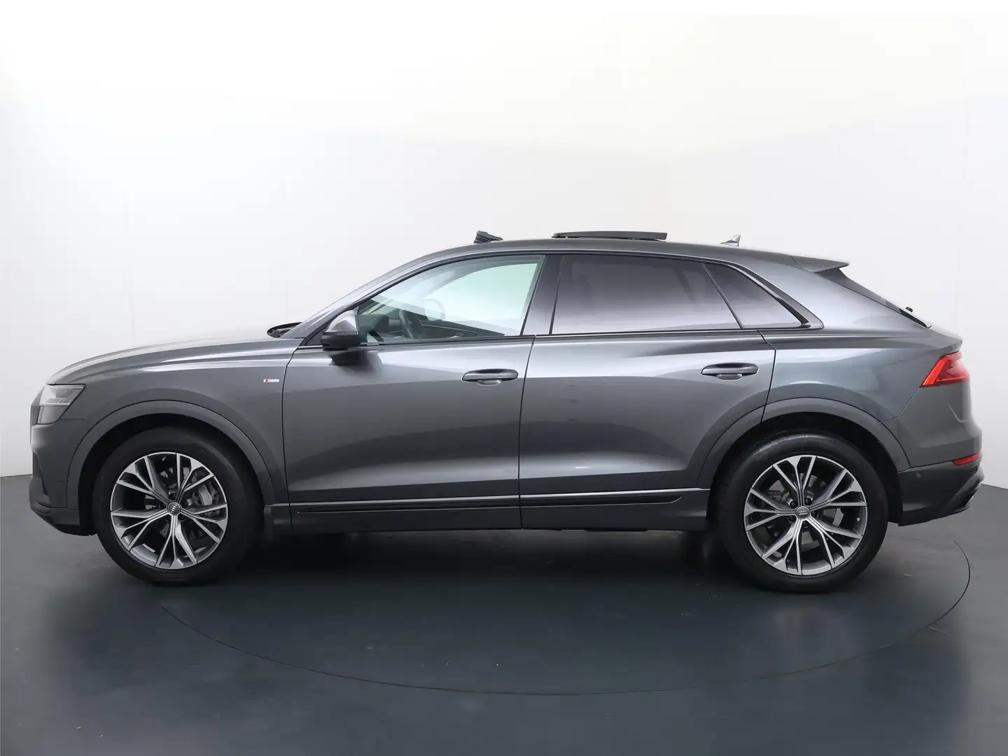 Audi Q8 55 TFSI quattro Pro Line Plus | 340 PK | Automaat Grijs - 2
