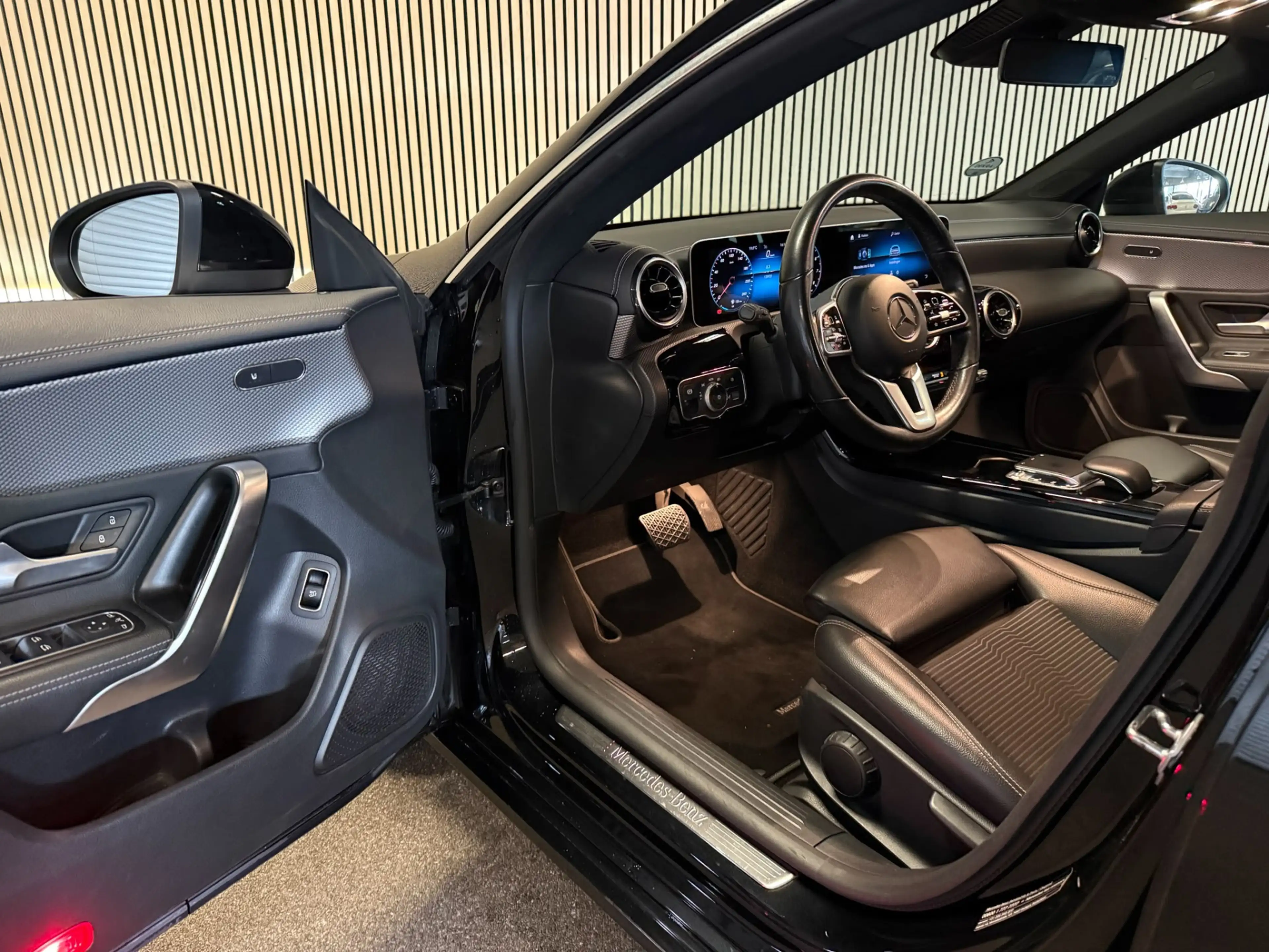 Mercedes-Benz CLA 220 Shooting Brake Progressive-TREKHAAK-WIDESCREEN-CAM — photo 11