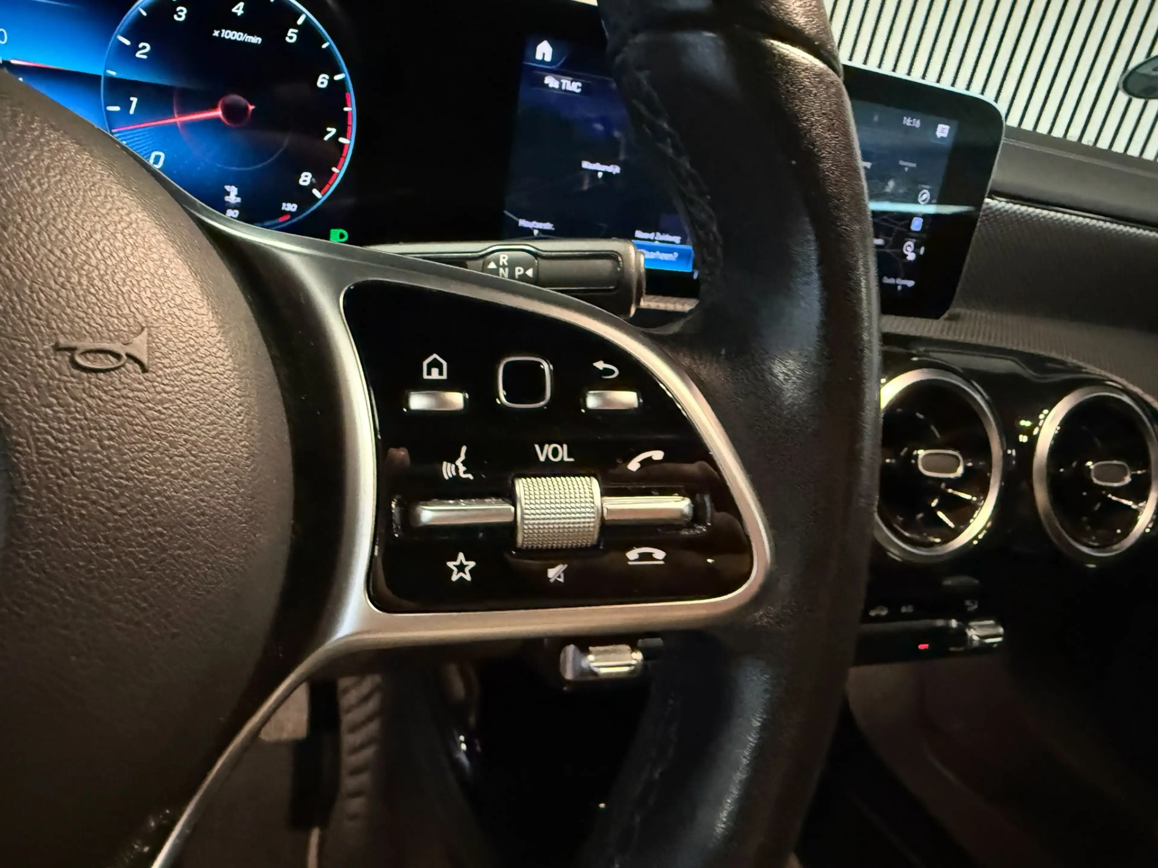 Mercedes-Benz CLA 220 Shooting Brake Progressive-TREKHAAK-WIDESCREEN-CAM — photo 17