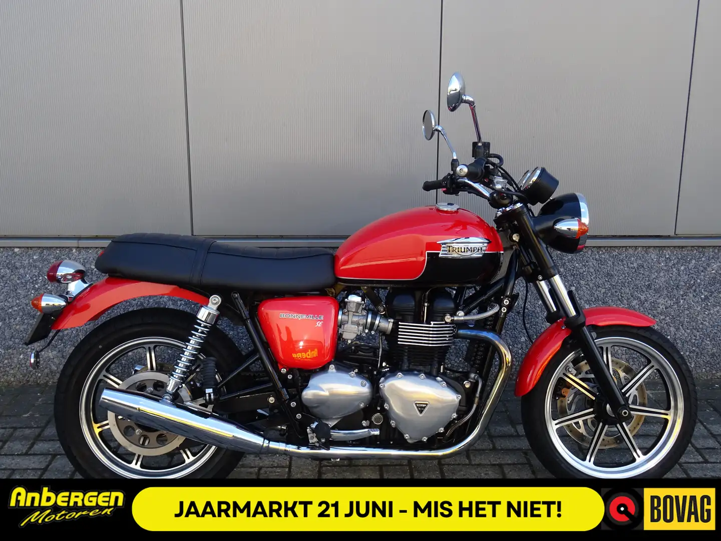 Triumph Bonneville SE Red - 1