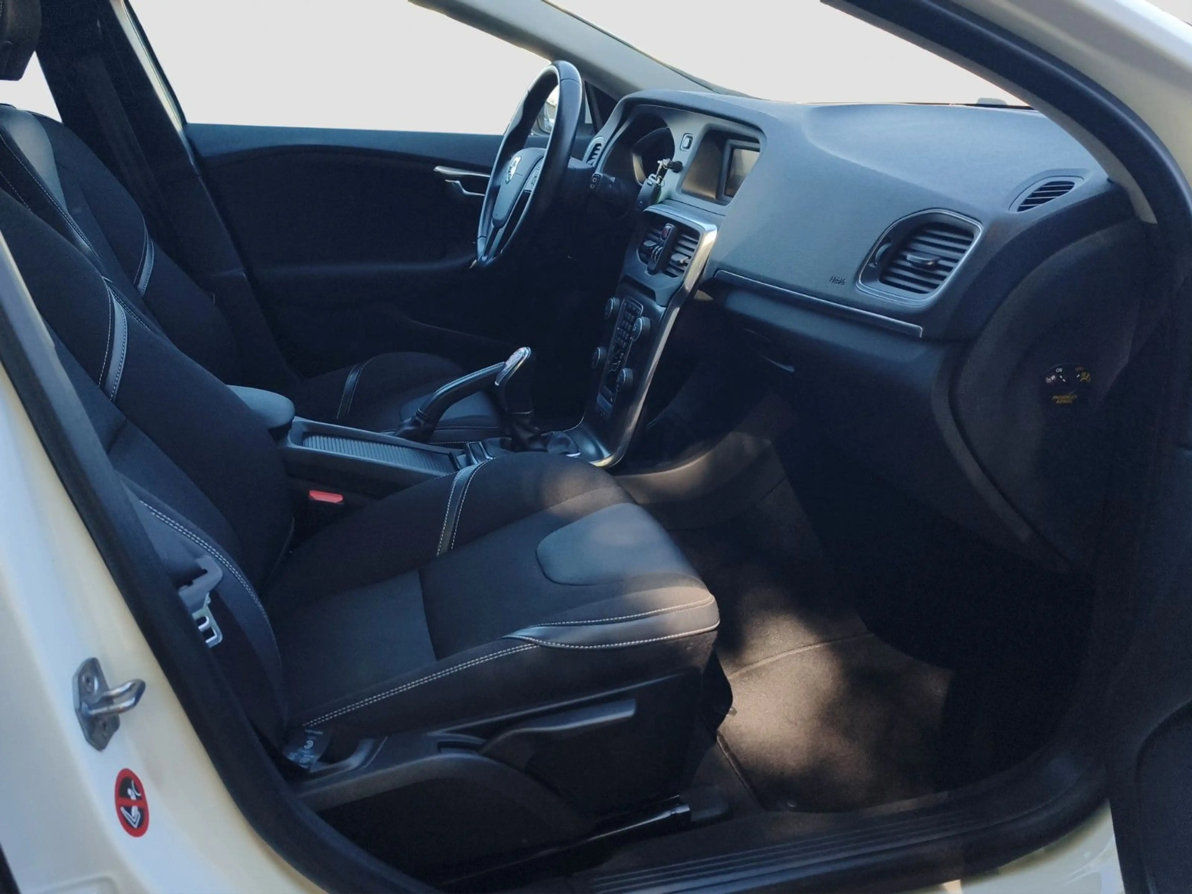 Volvo V40 You! — photo 12