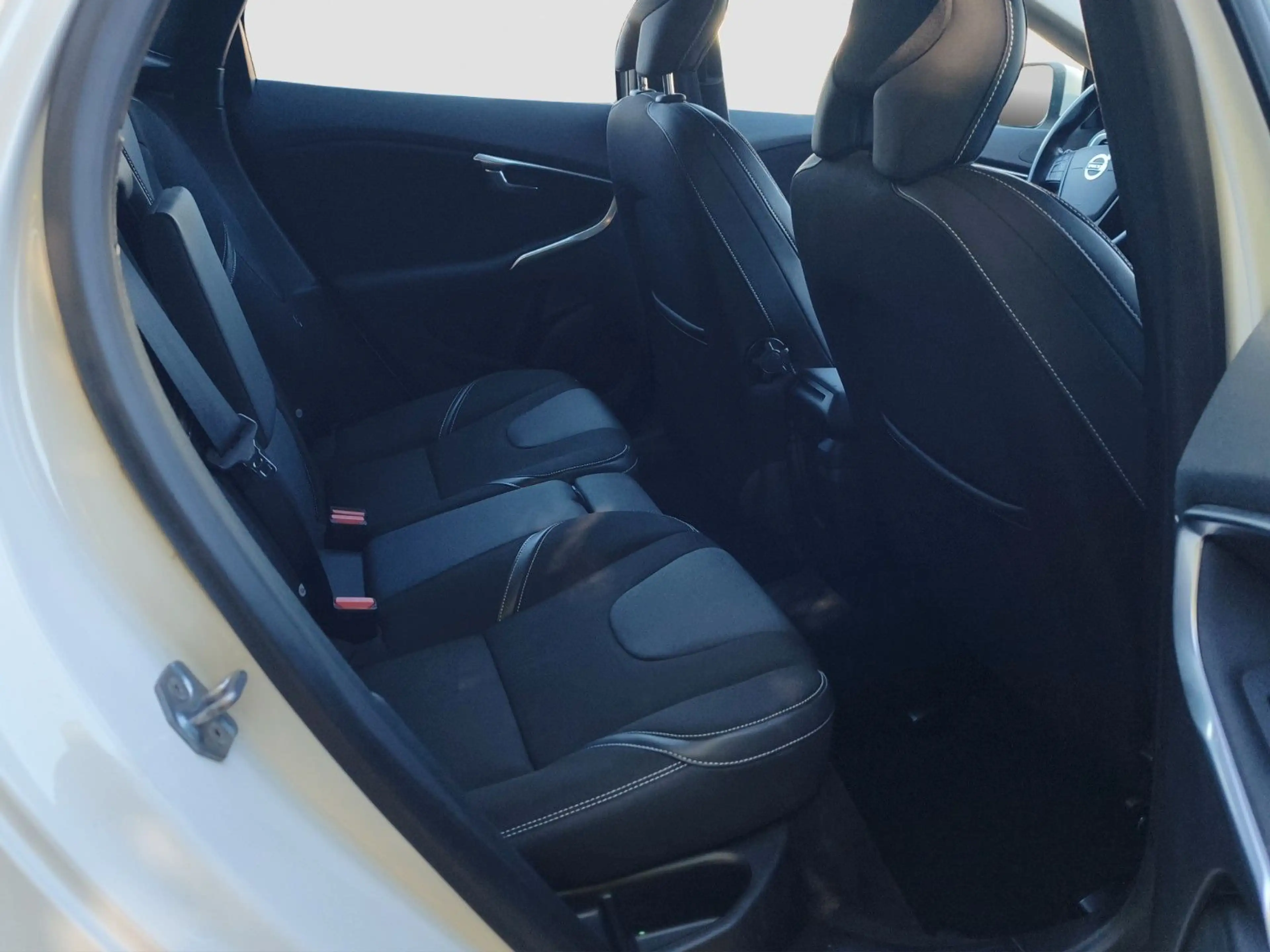 Volvo V40 You! — photo 11