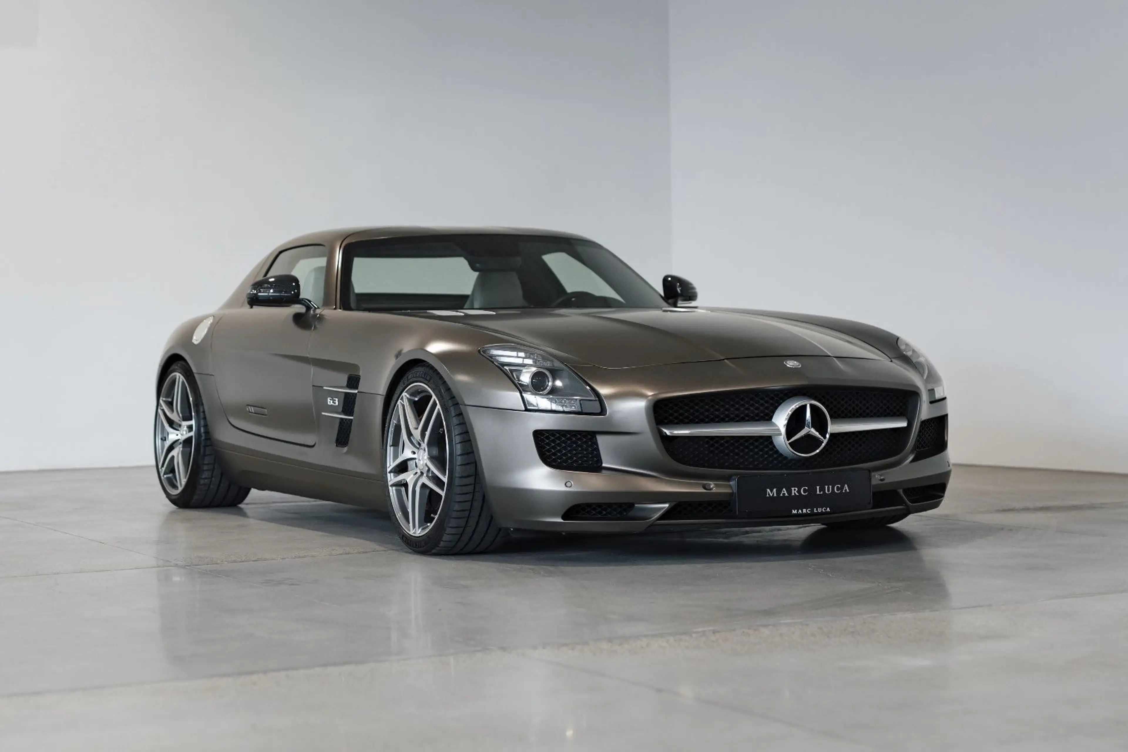 Mercedes-Benz SLS Coupe Designo Magno