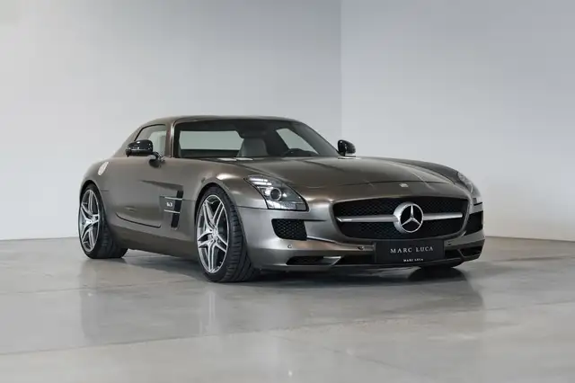 Mercedes-Benz SLS