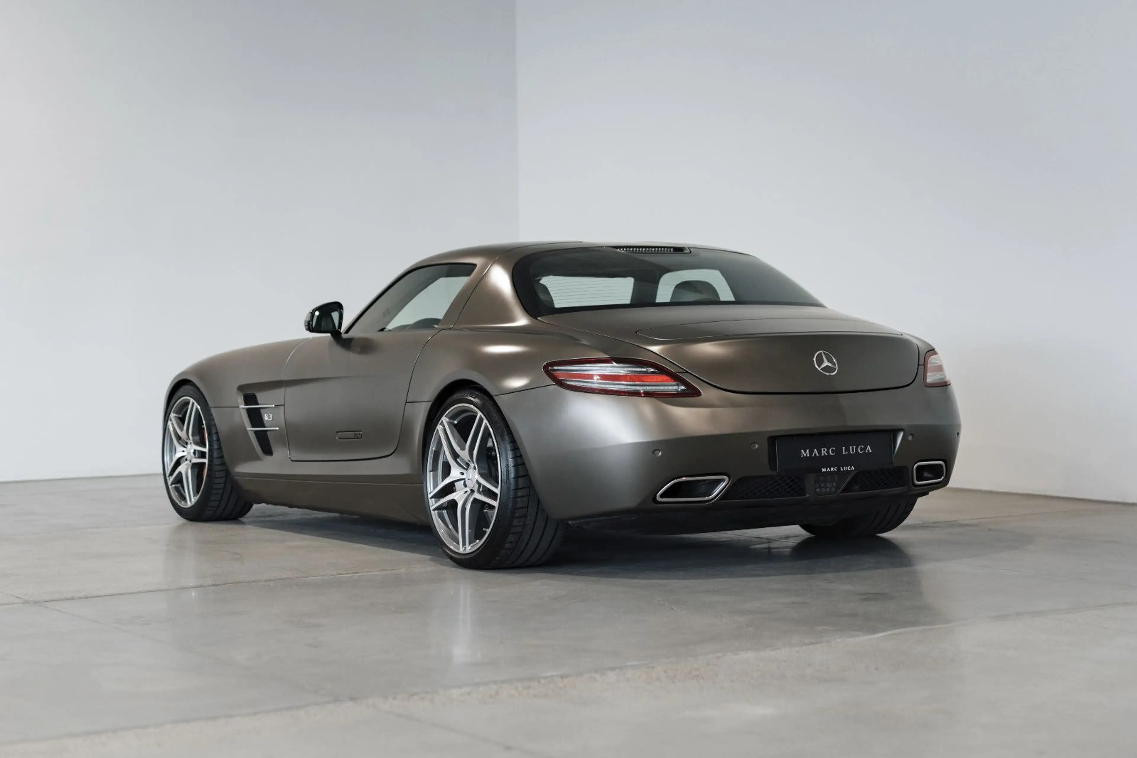 Mercedes-Benz SLS Coupe Designo Magno — photo 4