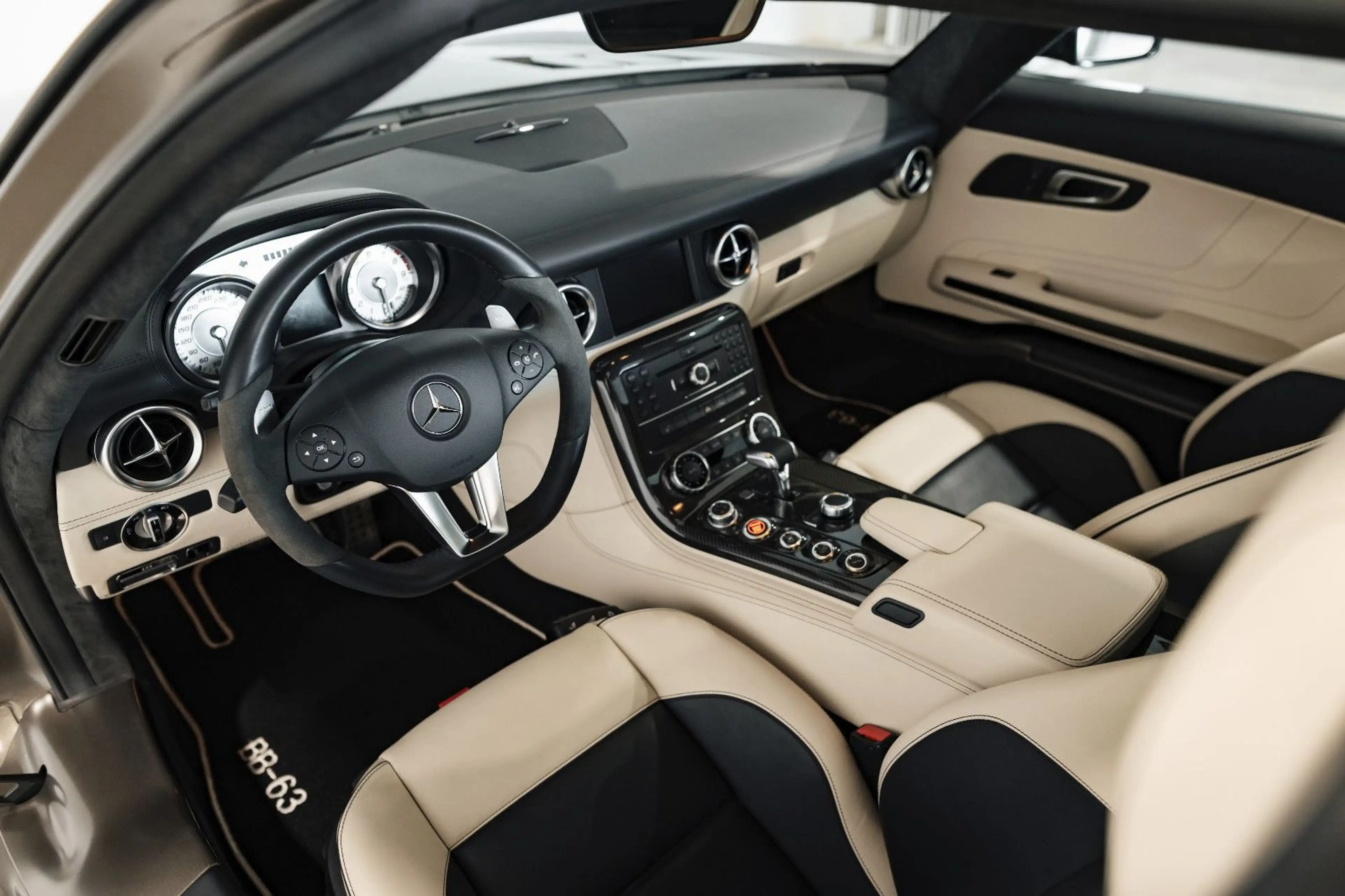 Mercedes-Benz SLS Coupe Designo Magno — photo 11