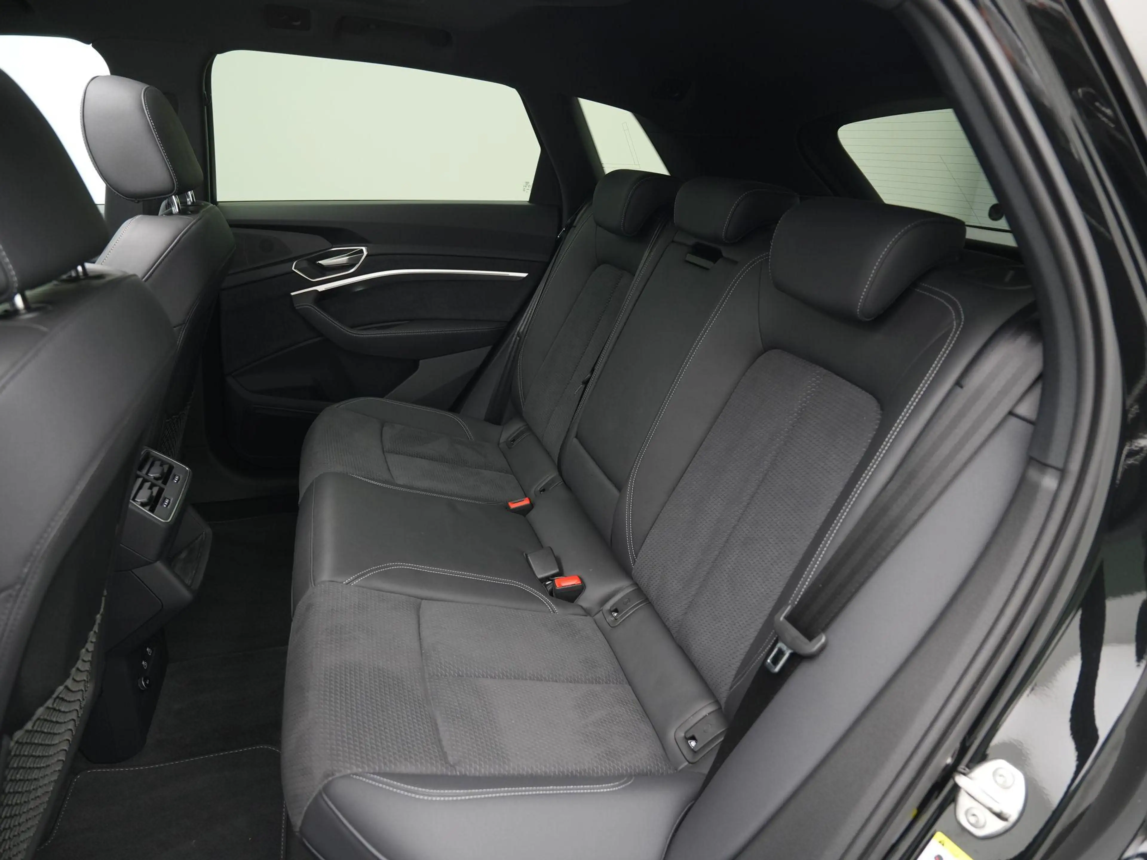 Audi Q8 e-tron 55 quattro S Edition Competition 115 kWh 408pk | L — photo 9