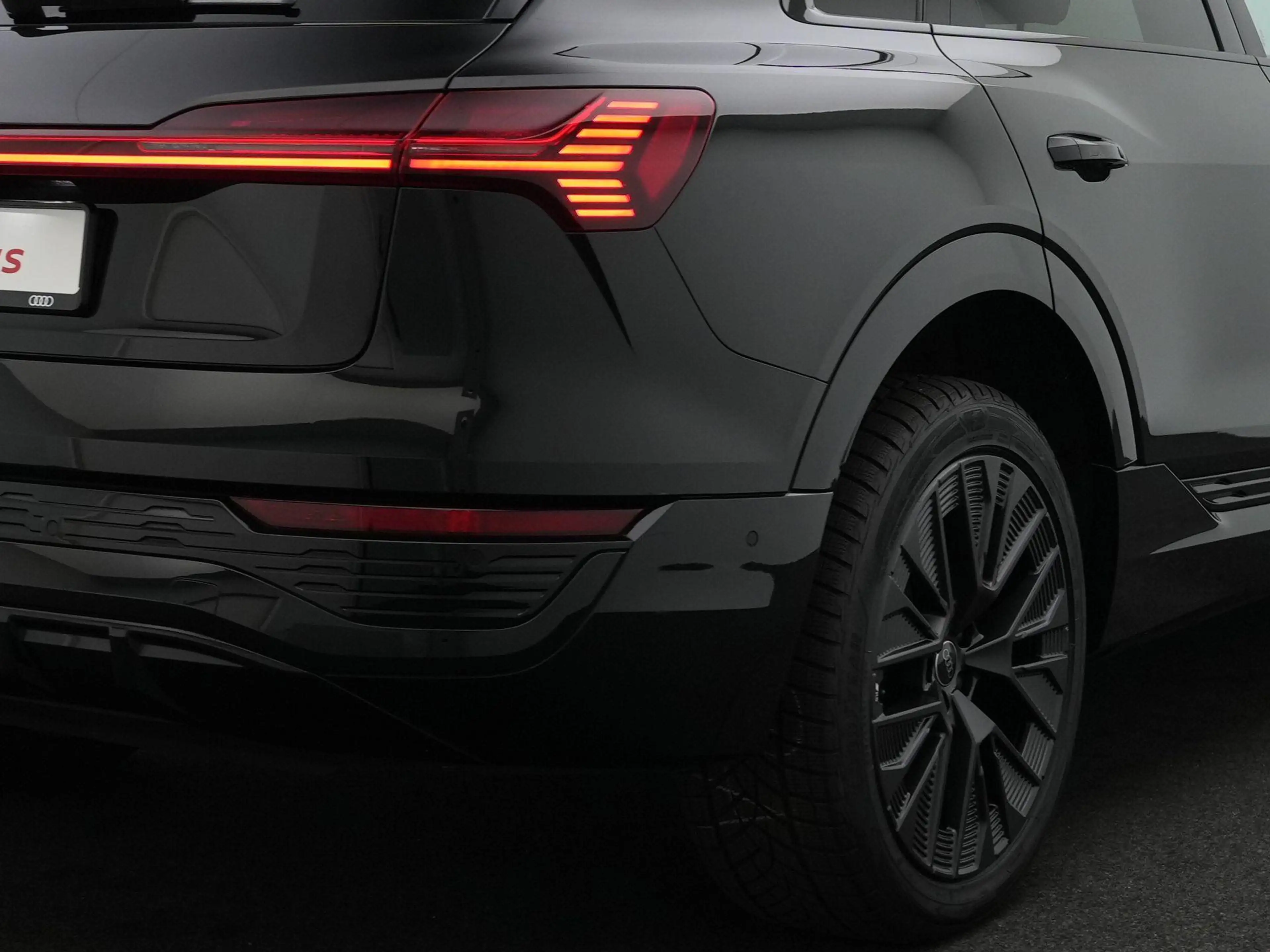Audi Q8 e-tron 55 quattro S Edition Competition 115 kWh 408pk | L — photo 15