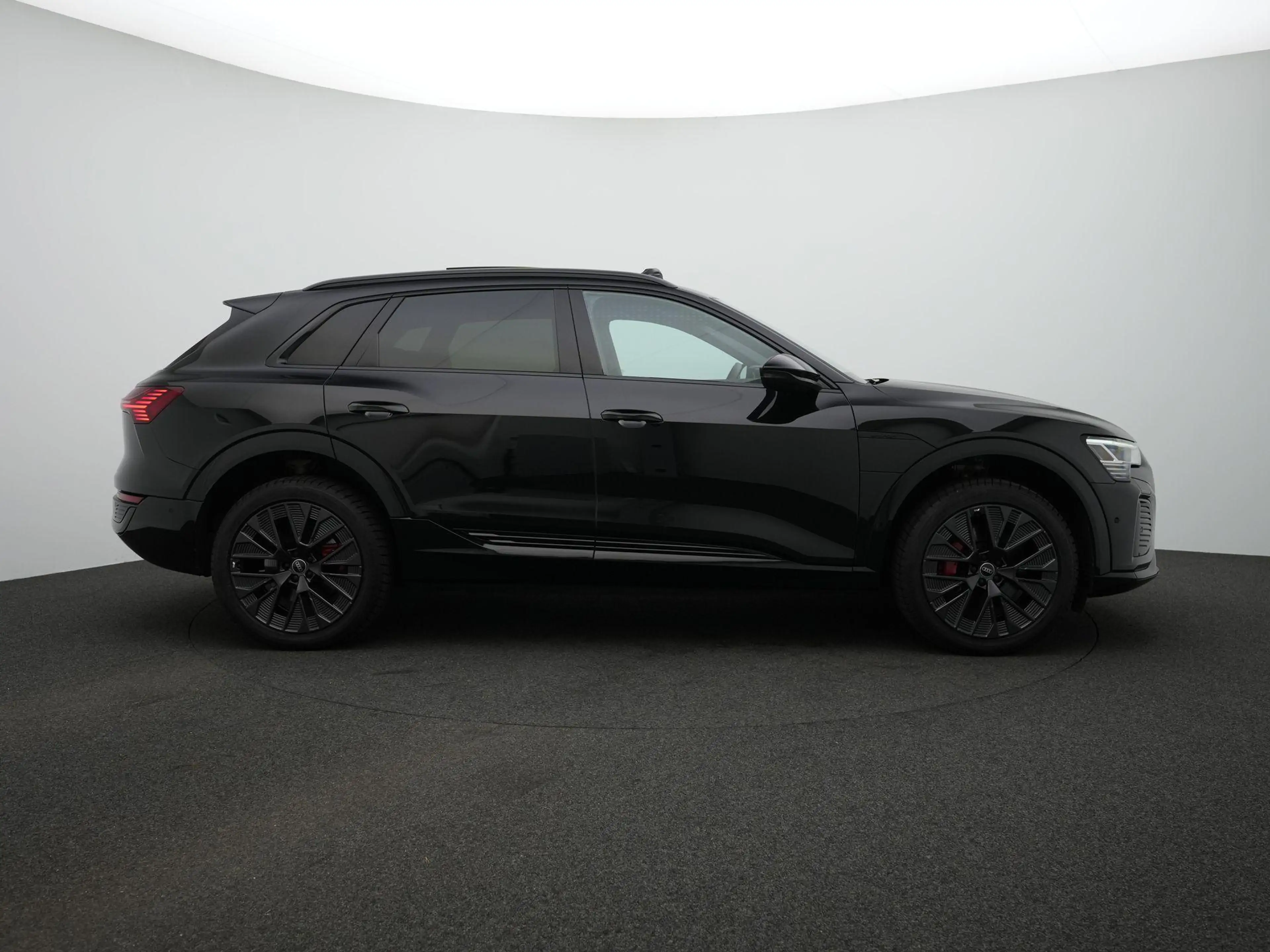 Audi Q8 e-tron 55 quattro S Edition Competition 115 kWh 408pk | L — photo 4