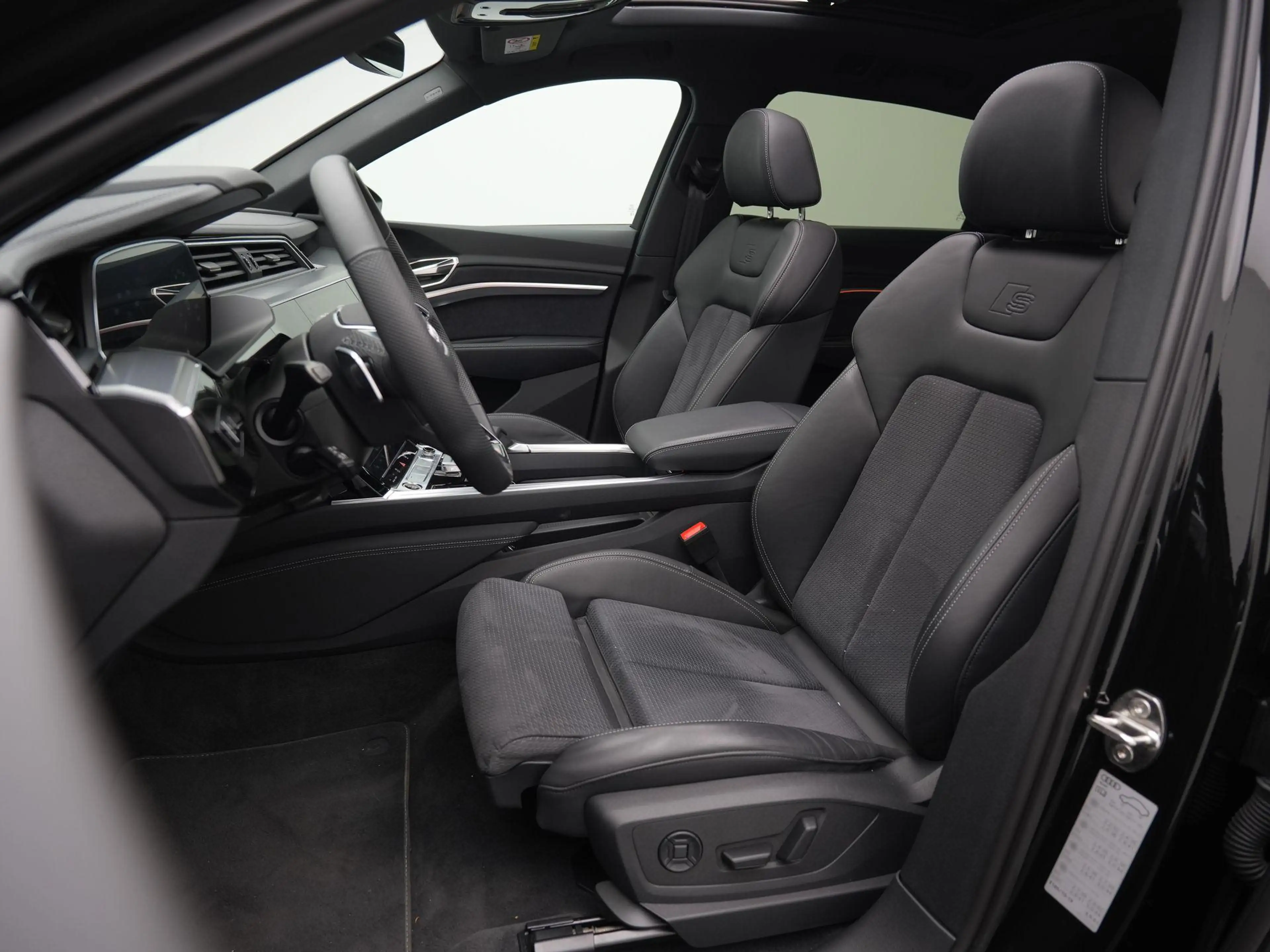 Audi Q8 e-tron 55 quattro S Edition Competition 115 kWh 408pk | L — photo 8