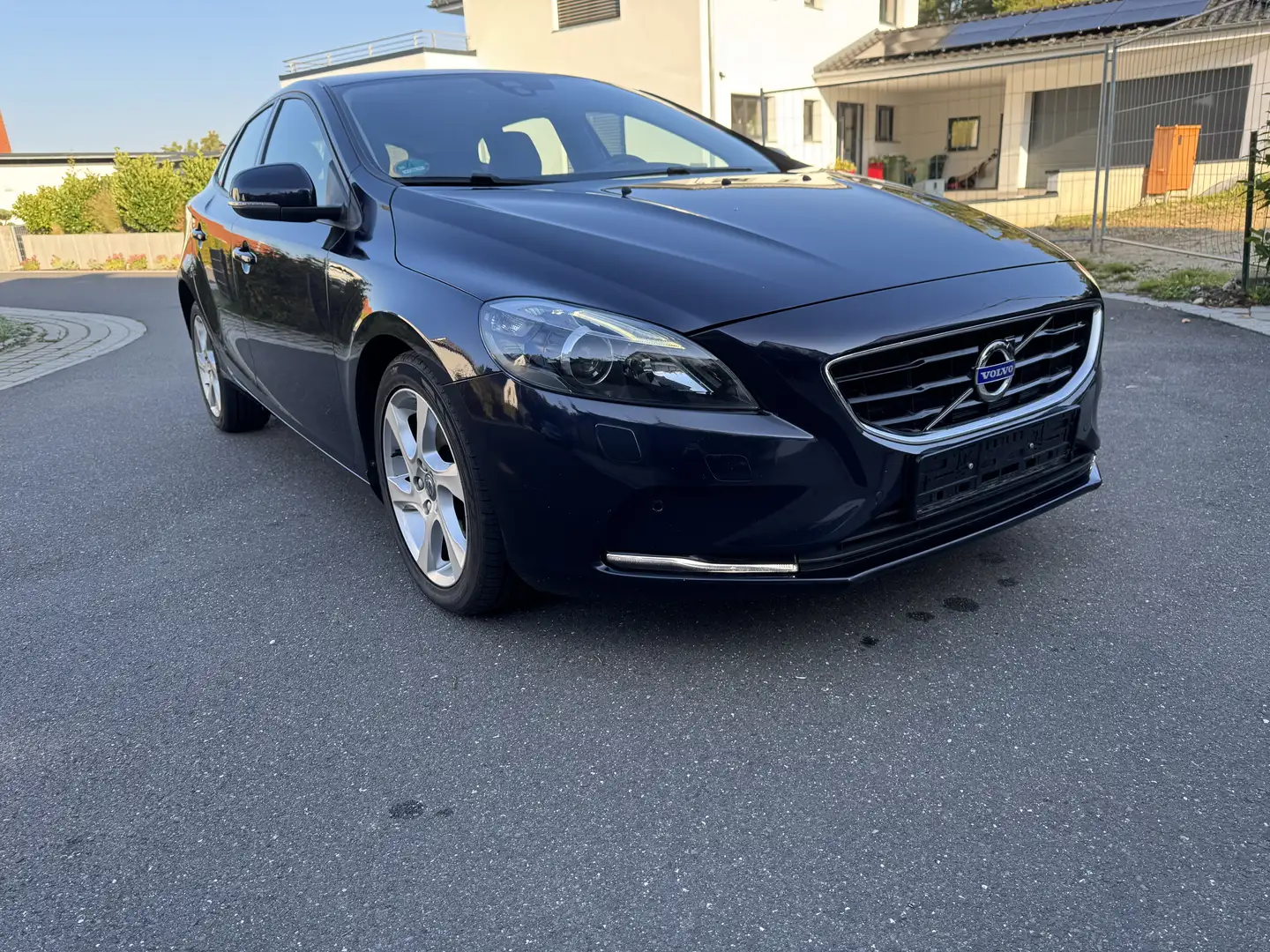 Volvo V40 T2 Kinetic Blau - 1