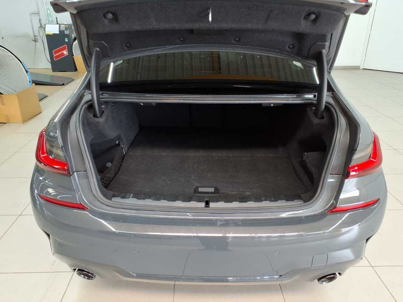 BMW 330 330e Aut. M Sport AHK NAVI LASER PDC KAM — photo 9