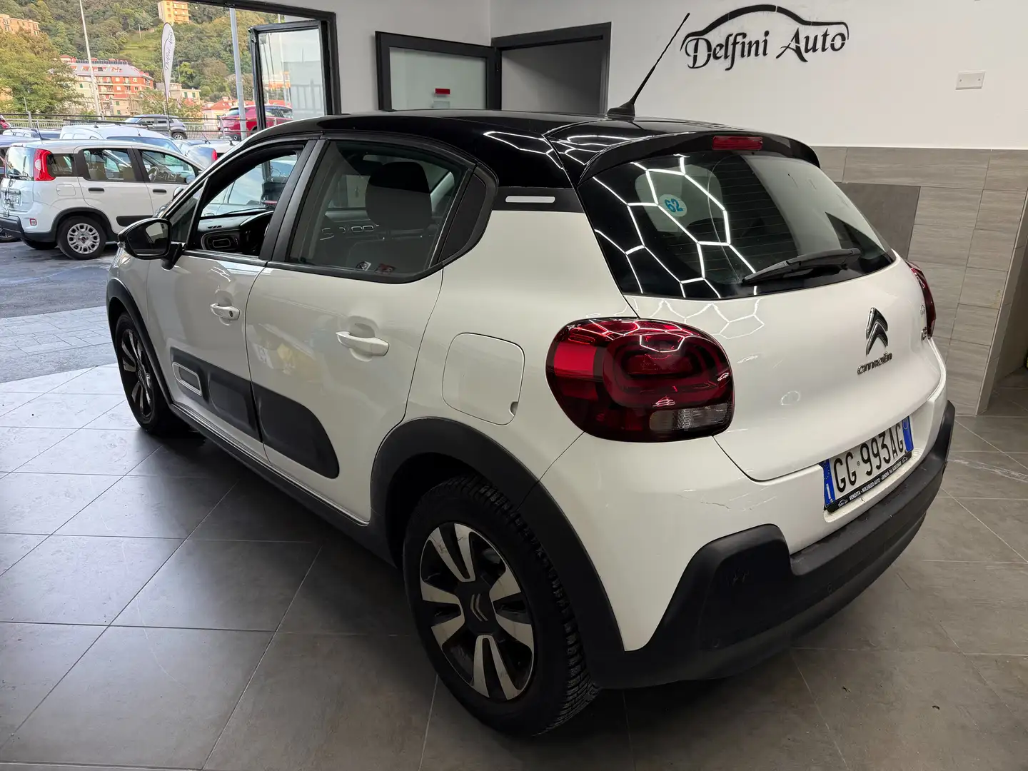 Citroen C3 C3 III 2017 1.2 puretech Shine s Bianco - 2