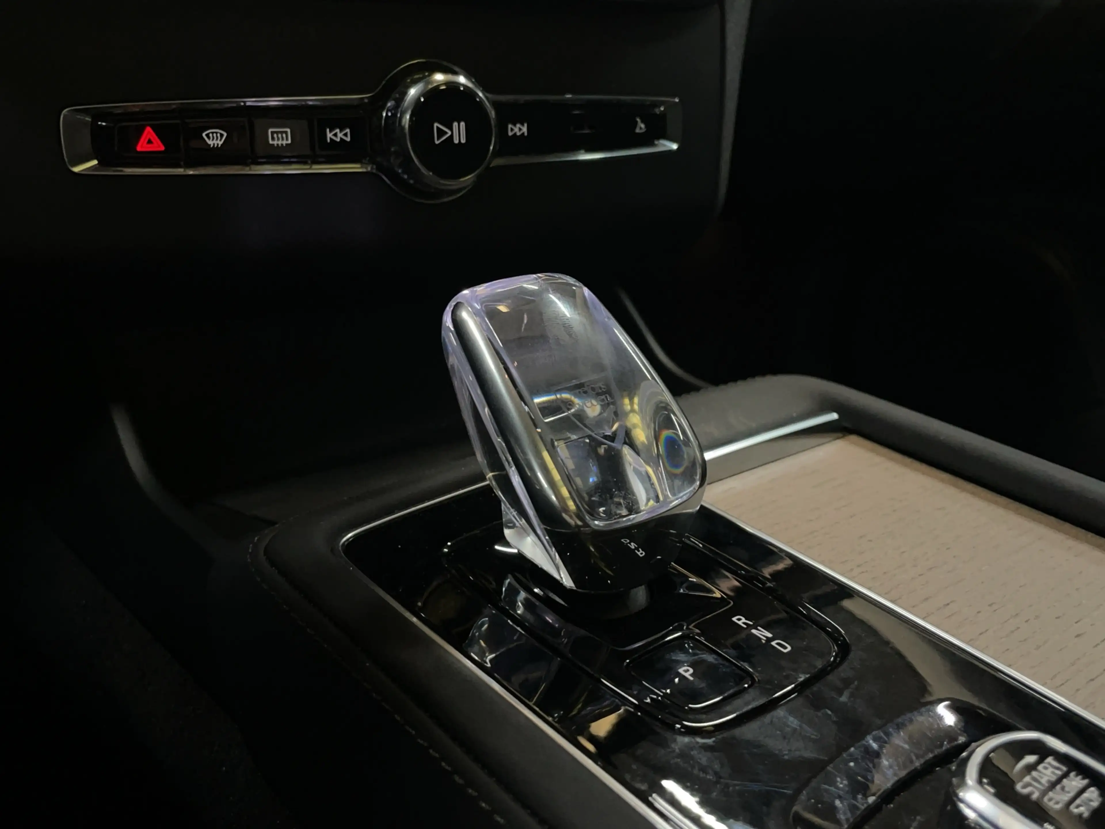 Volvo XC90 2.0 T8 Plug-in hybrid AWD Ultra Bright — photo 8