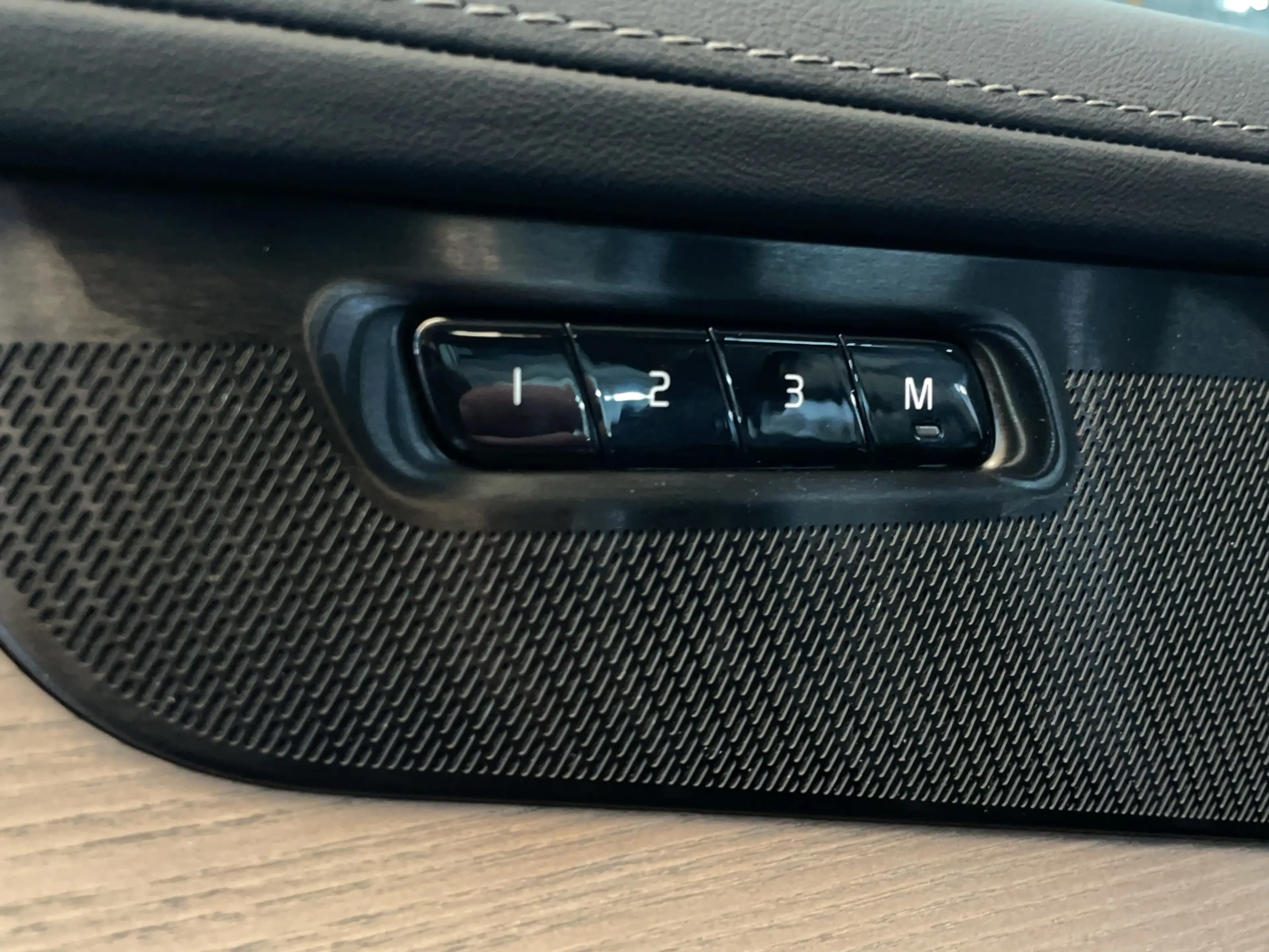 Volvo XC90 2.0 T8 Plug-in hybrid AWD Ultra Bright — photo 30