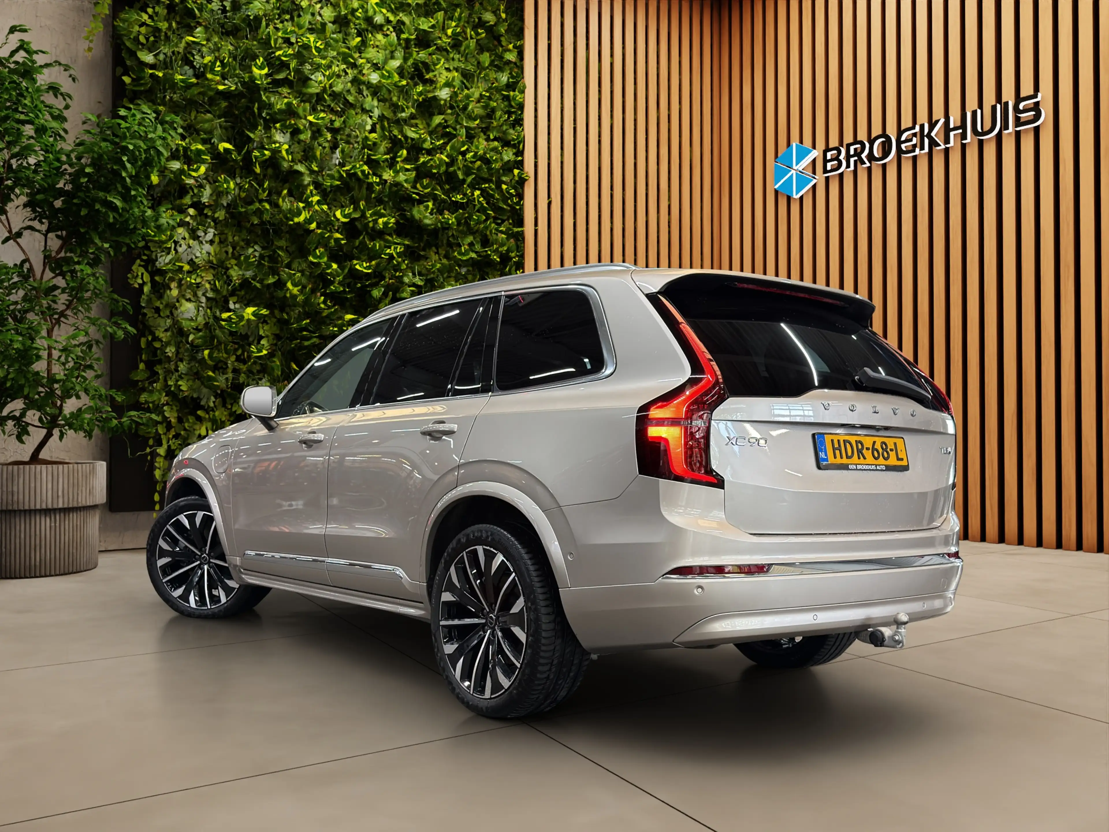 Volvo XC90 2.0 T8 Plug-in hybrid AWD Ultra Bright — photo 2