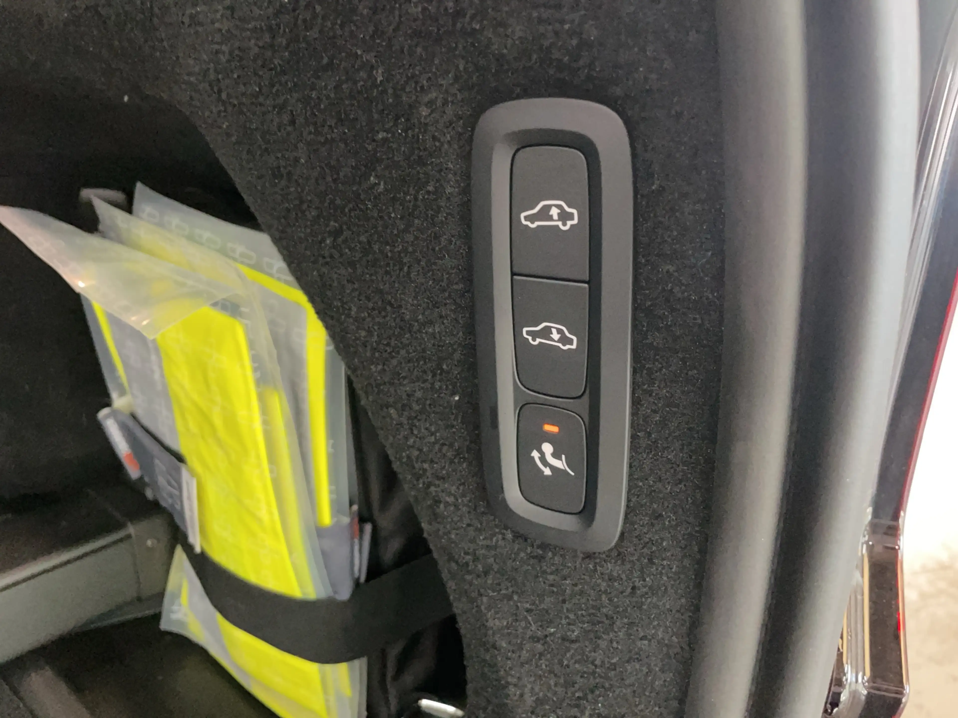Volvo XC90 2.0 T8 Plug-in hybrid AWD Ultra Bright — photo 28