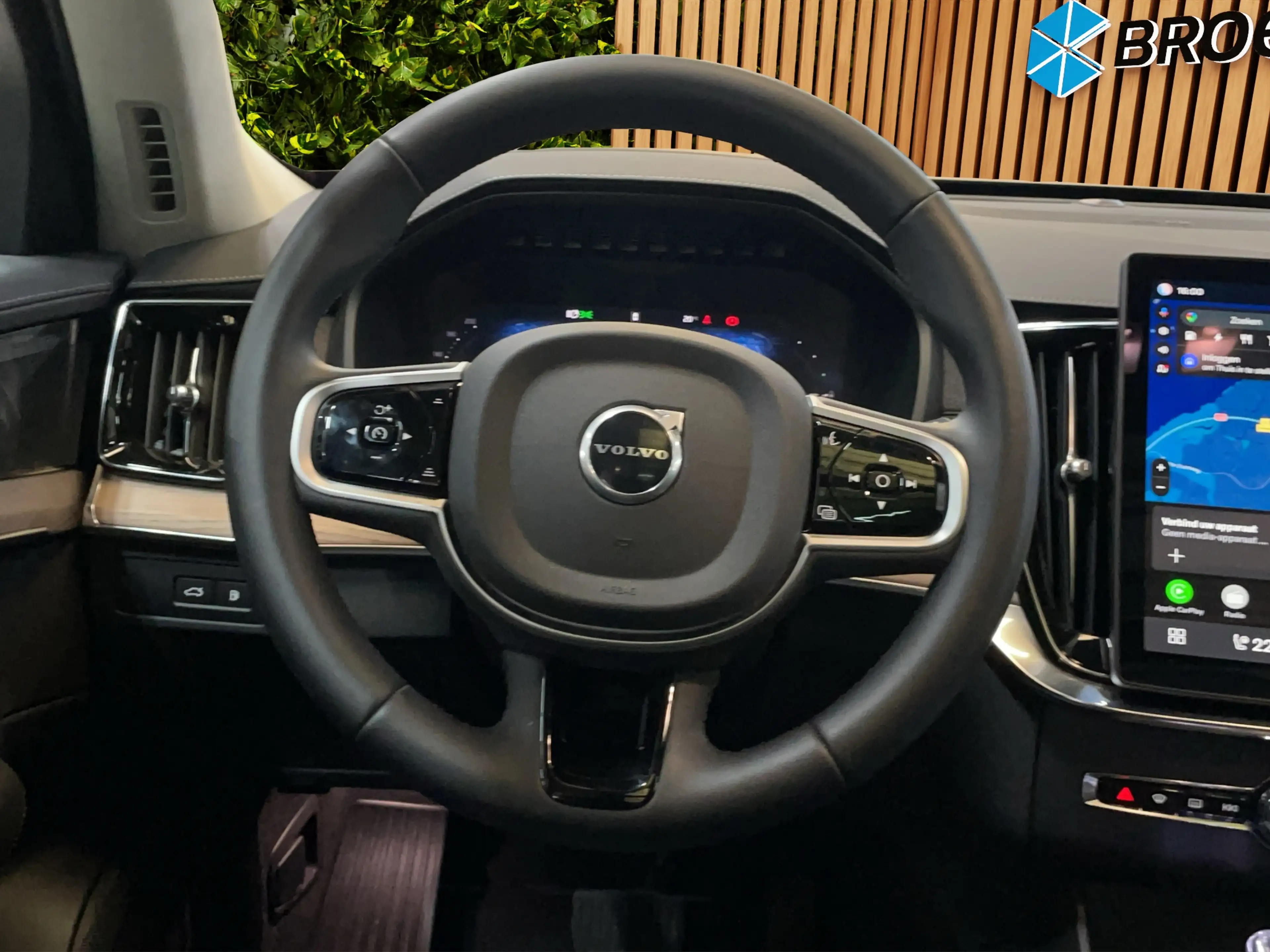 Volvo XC90 2.0 T8 Plug-in hybrid AWD Ultra Bright — photo 17