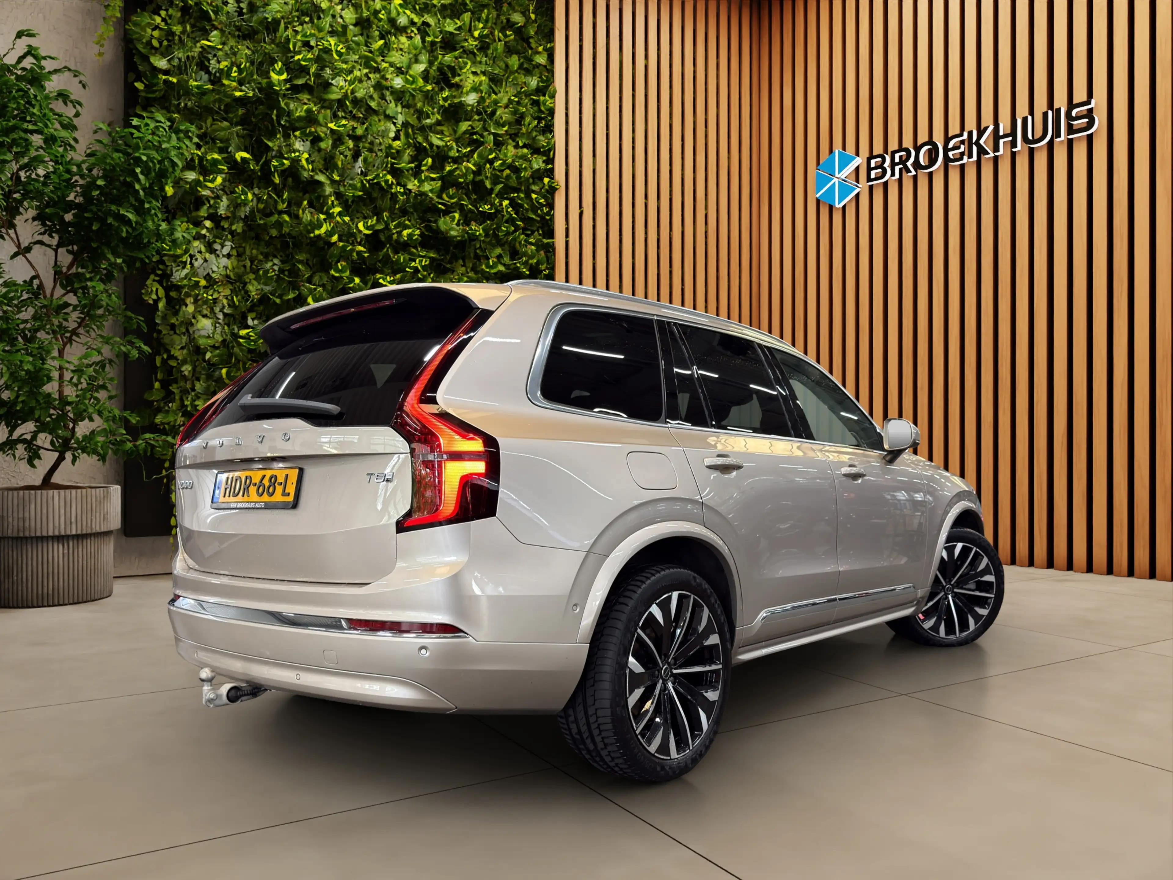 Volvo XC90 2.0 T8 Plug-in hybrid AWD Ultra Bright — photo 9