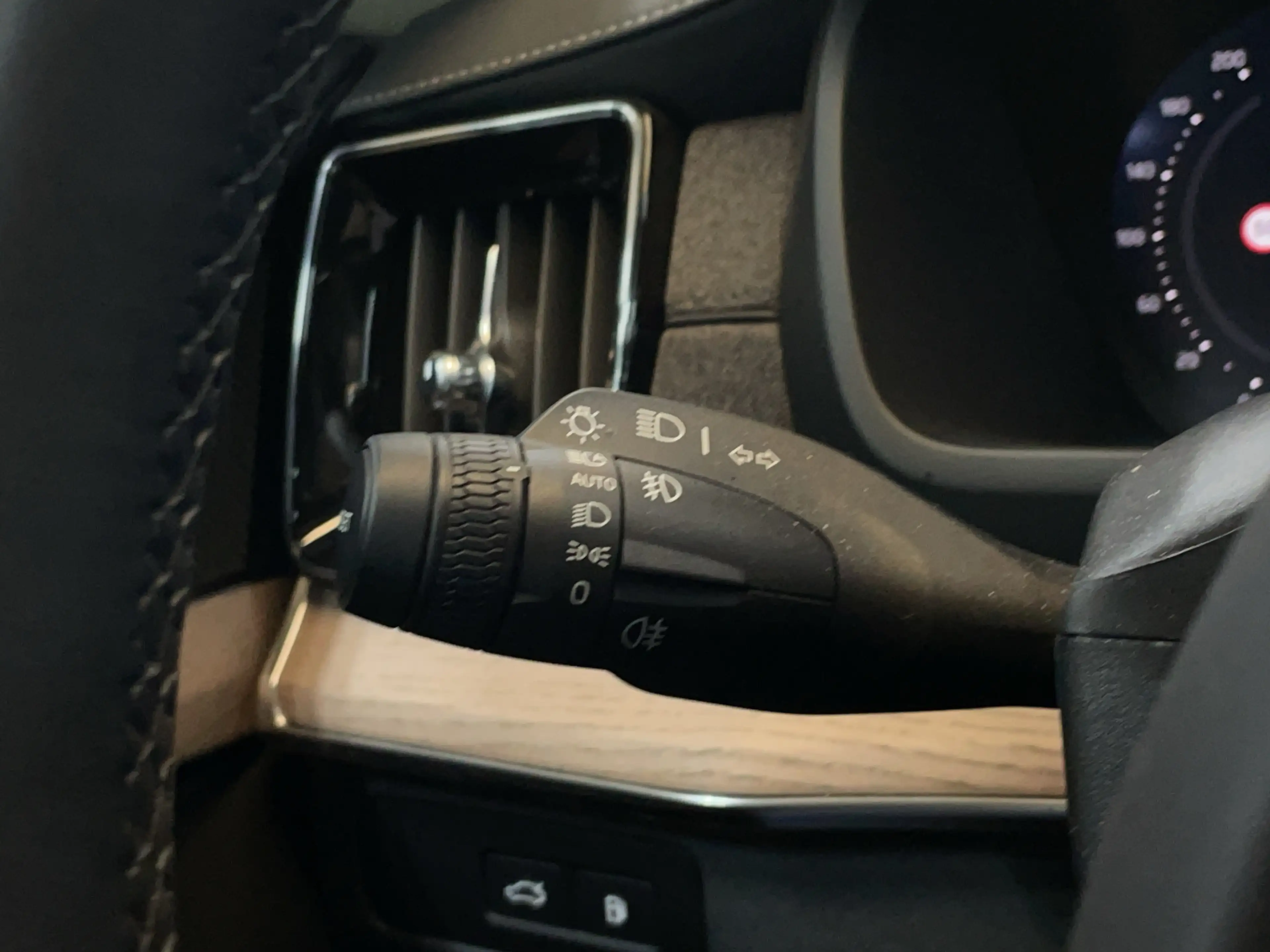 Volvo XC90 2.0 T8 Plug-in hybrid AWD Ultra Bright — photo 3