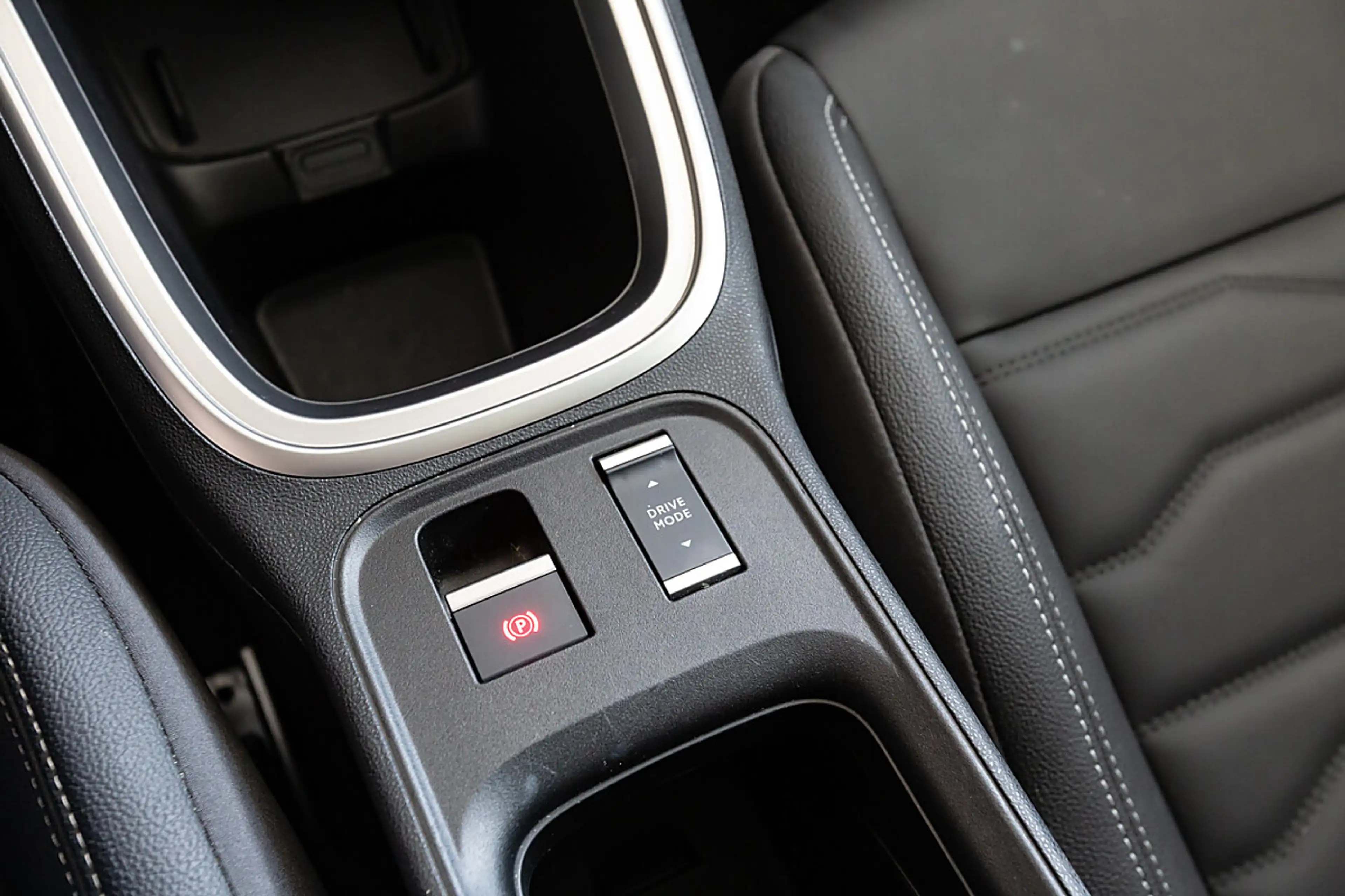 Jeep Avenger BEV 54 kWh Summit — photo 14