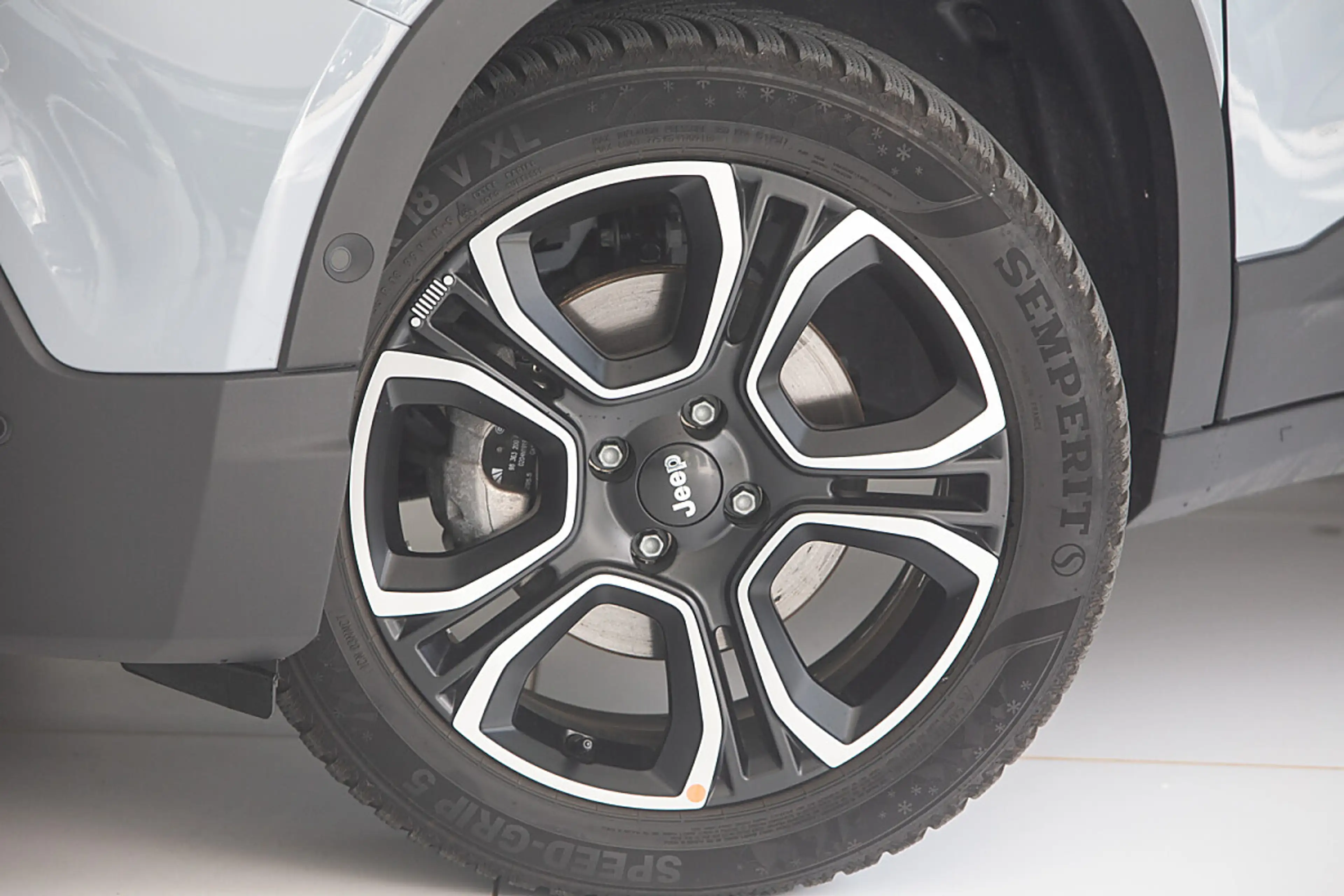 Jeep Avenger BEV 54 kWh Summit — photo 2