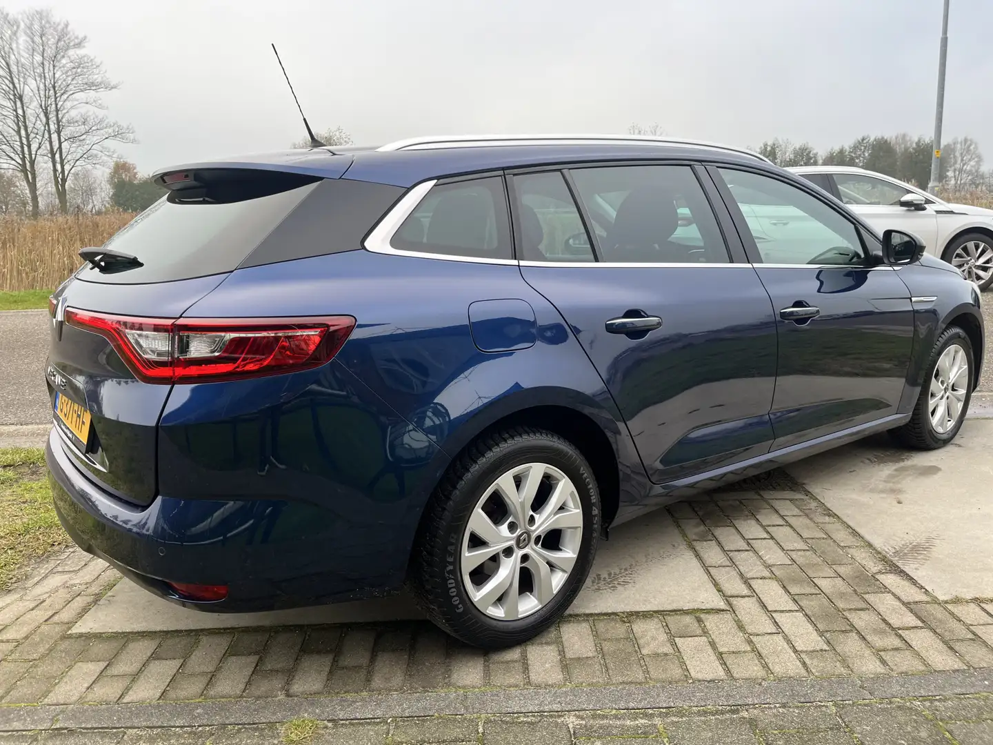 Renault Megane Estate 1.3 TCe 140 PK Limited / Apple Carplay - An Blauw - 2