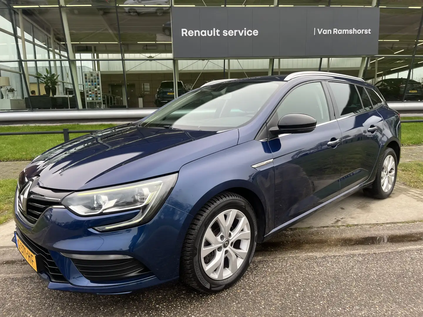 Renault Megane Estate 1.3 TCe 140 PK Limited / Apple Carplay - An Blauw - 1