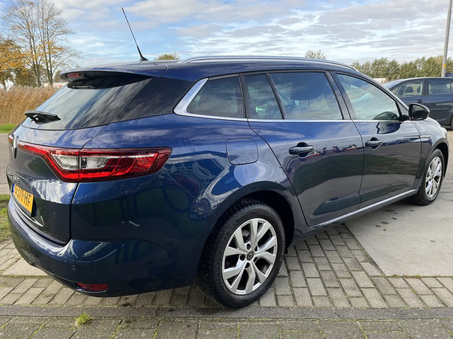 Renault Megane Estate 1.3 TCe 140 PK Limited / Apple Carplay - An Blau - 2