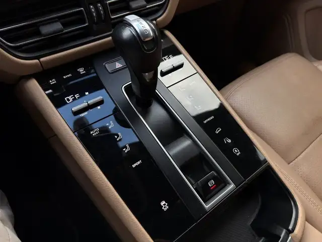 Porsche Macan view 13