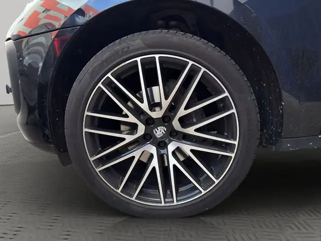 Porsche Macan view 10