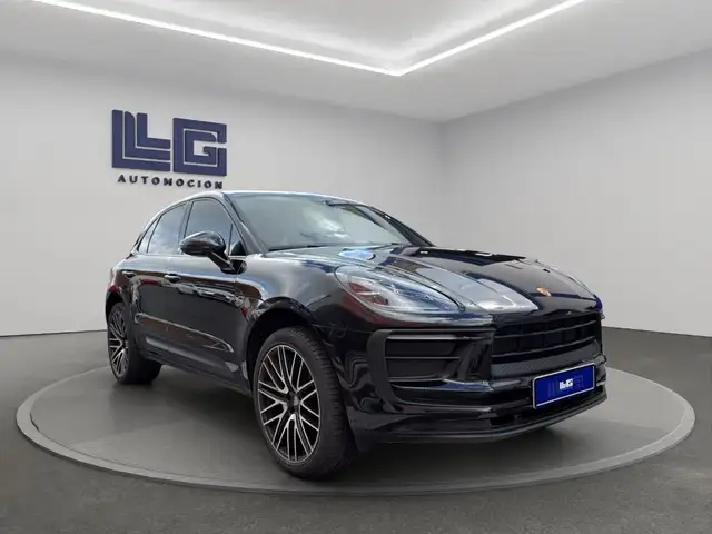 Porsche Macan view 4