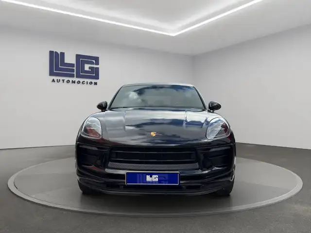 Porsche Macan view 3