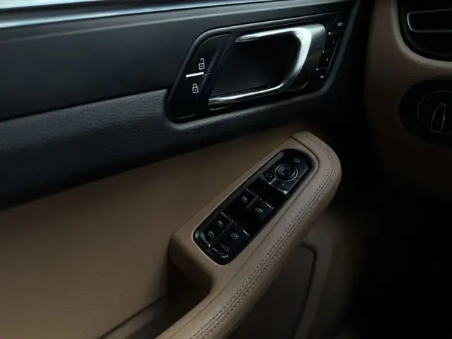 Porsche Macan view 15