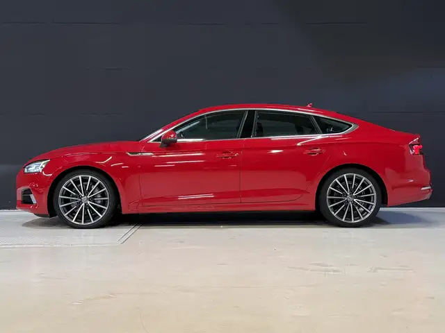 Audi A5 view 3