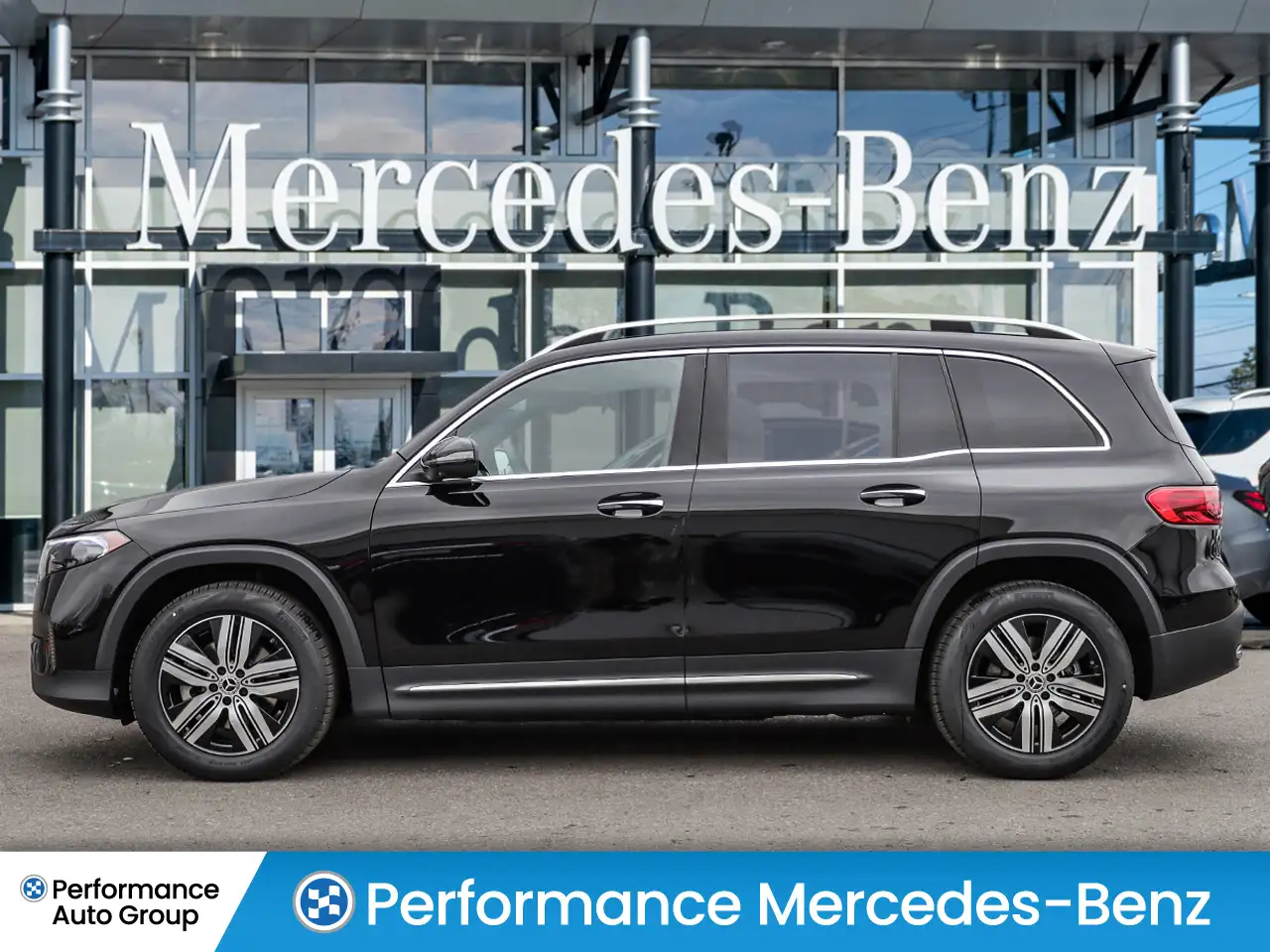 Mercedes-Benz EQB снимка Mercedes-Benz EQB