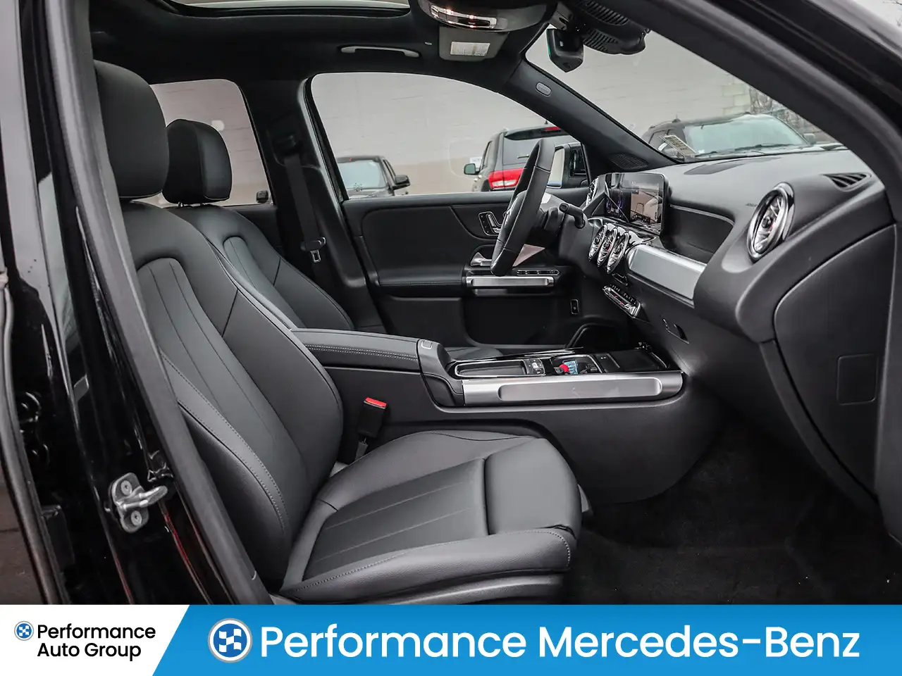 Mercedes-Benz EQB снимка Mercedes-Benz EQB