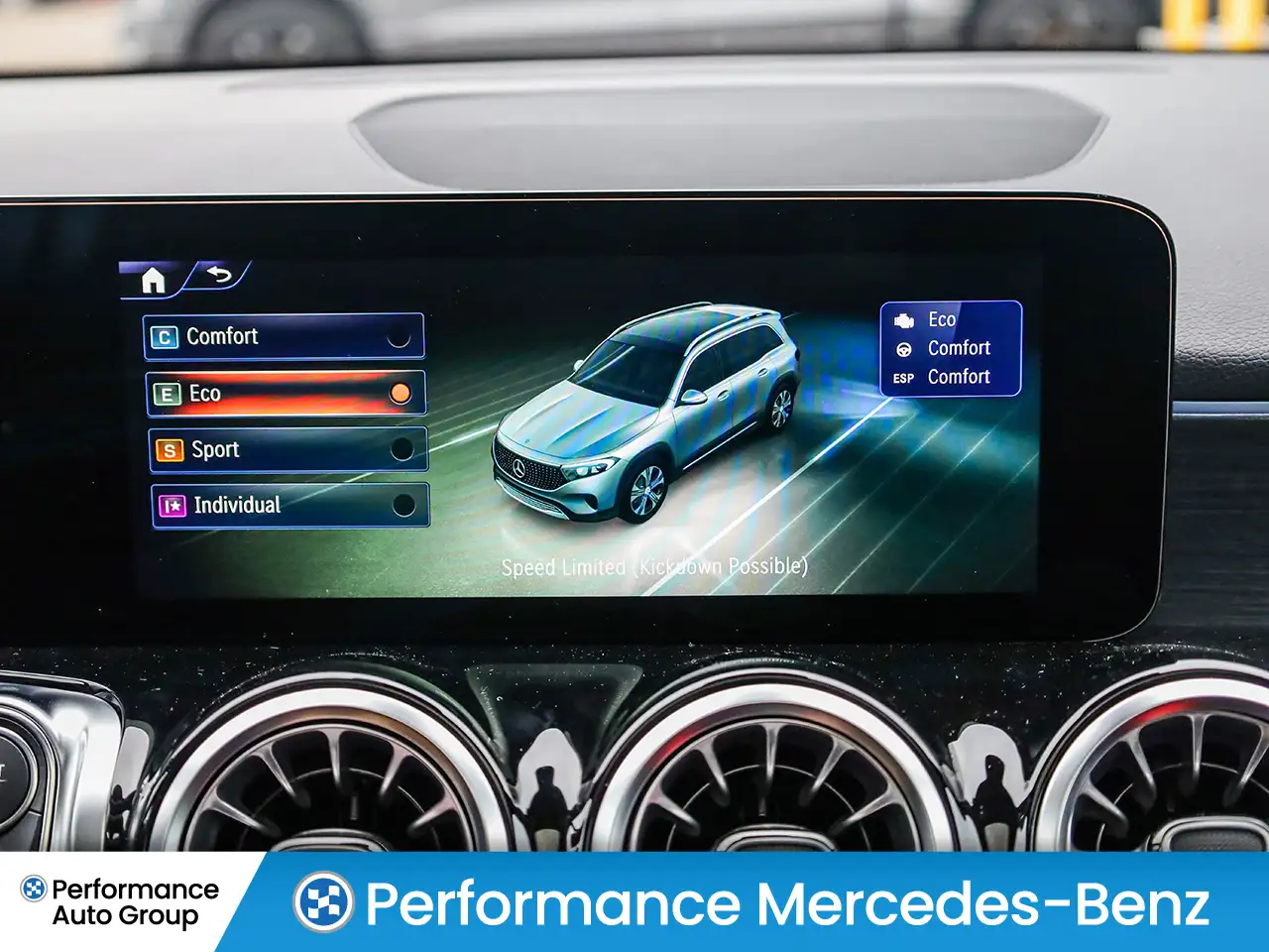 Mercedes-Benz EQB снимка Mercedes-Benz EQB