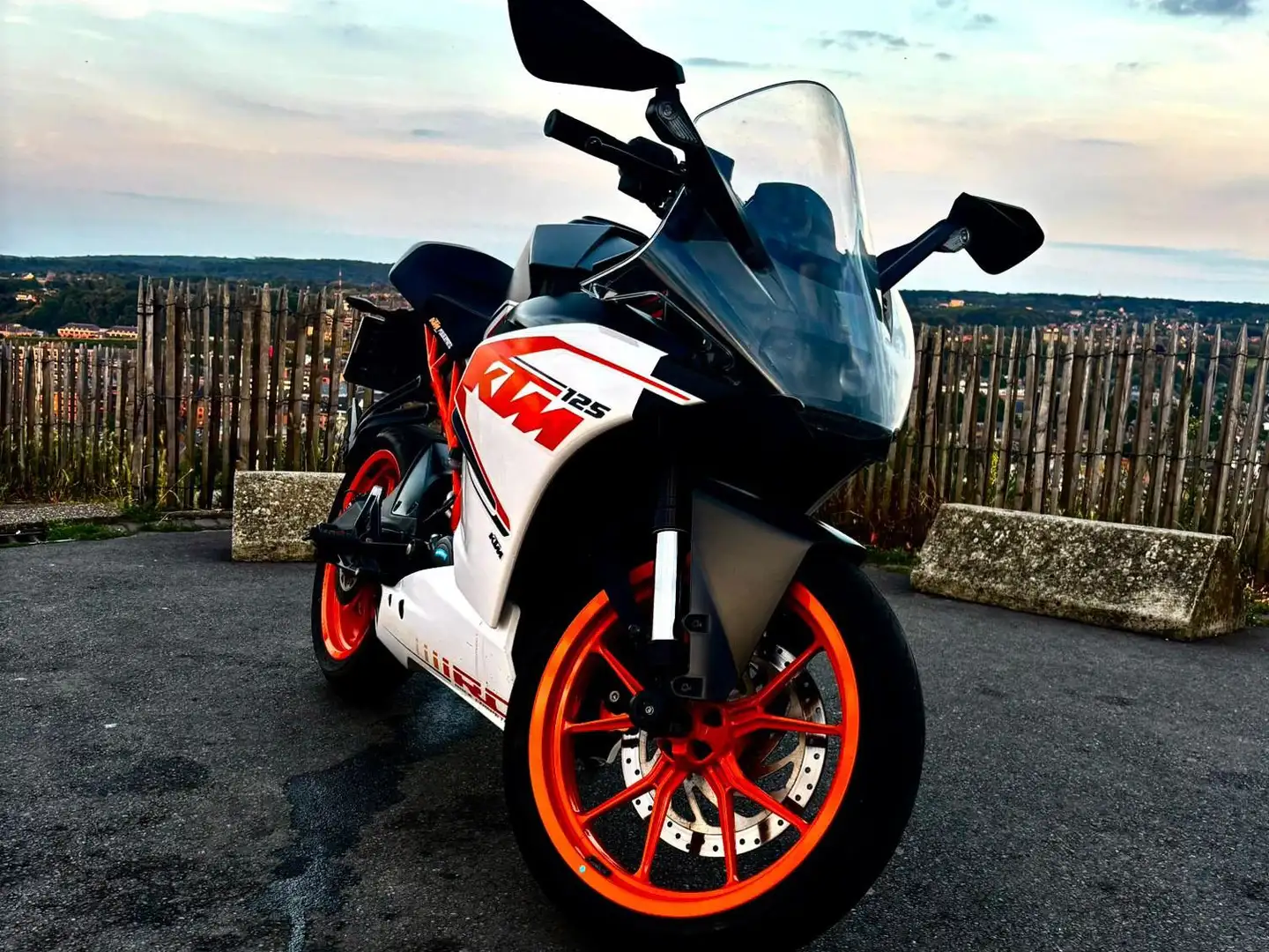 KTM RC 125 125cc Biały - 1