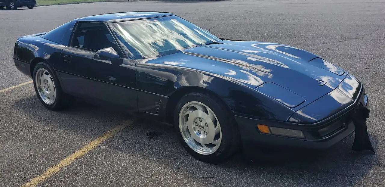 Chevrolet Corvette снимка Chevrolet Corvette