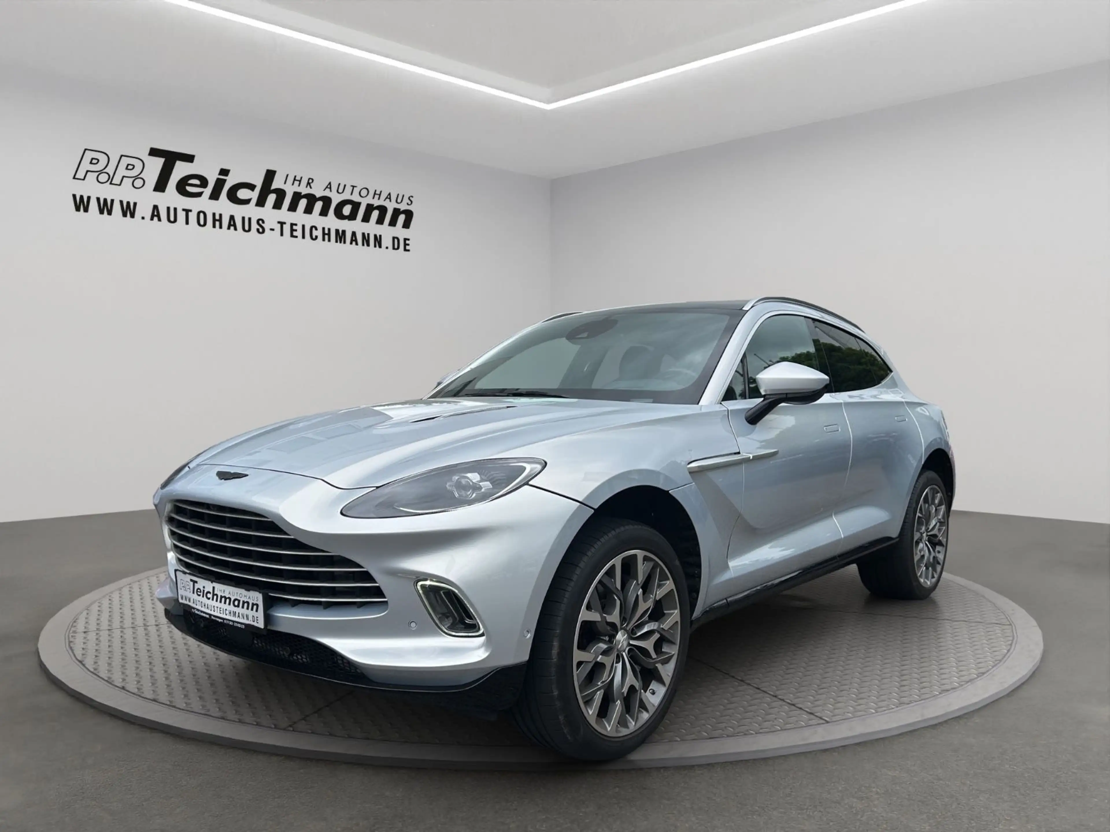 Aston Martin DBX 4.0 V8